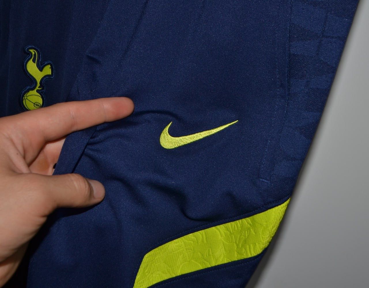 Nike Nike Tottenham Hotspur FC Strike Soccer Pants Jogger Size S Size US 30 / EU 46 - 5 Thumbnail