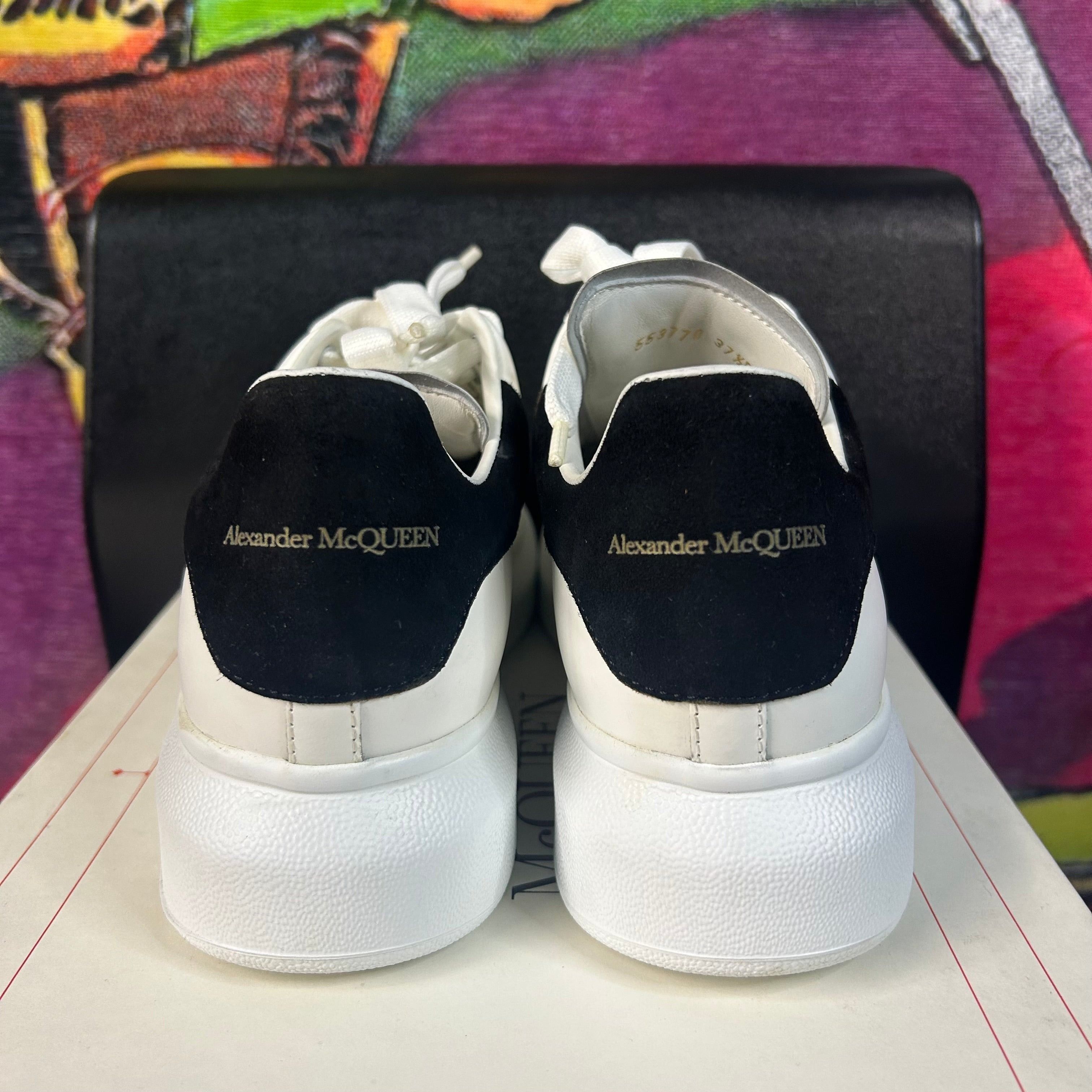 Alexander McQueen Alexander McQueen Oversized Sneakers Black White Size 37.5 Size US 5 / EU 37 - 4 Thumbnail