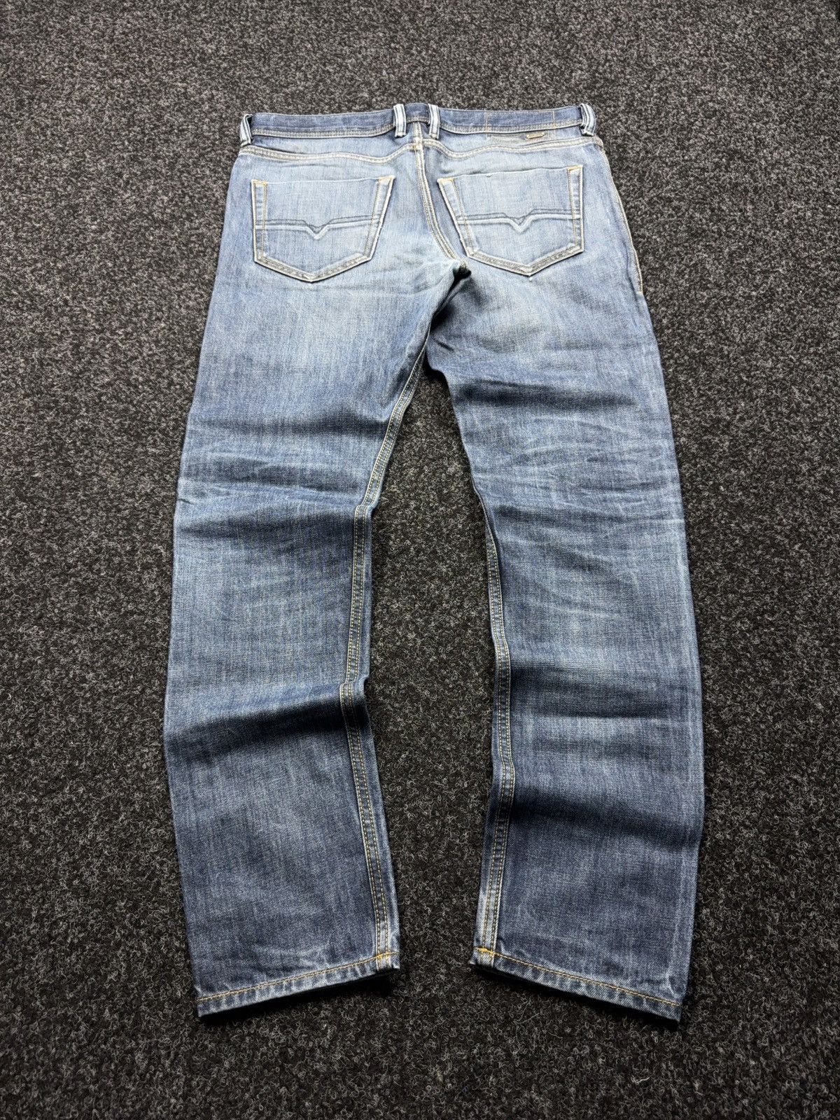 Diesel 00s Diesel Distressed Tepphar Slim Carrot Light Wash Jeans Size US 34 / EU 50 - 12 Thumbnail
