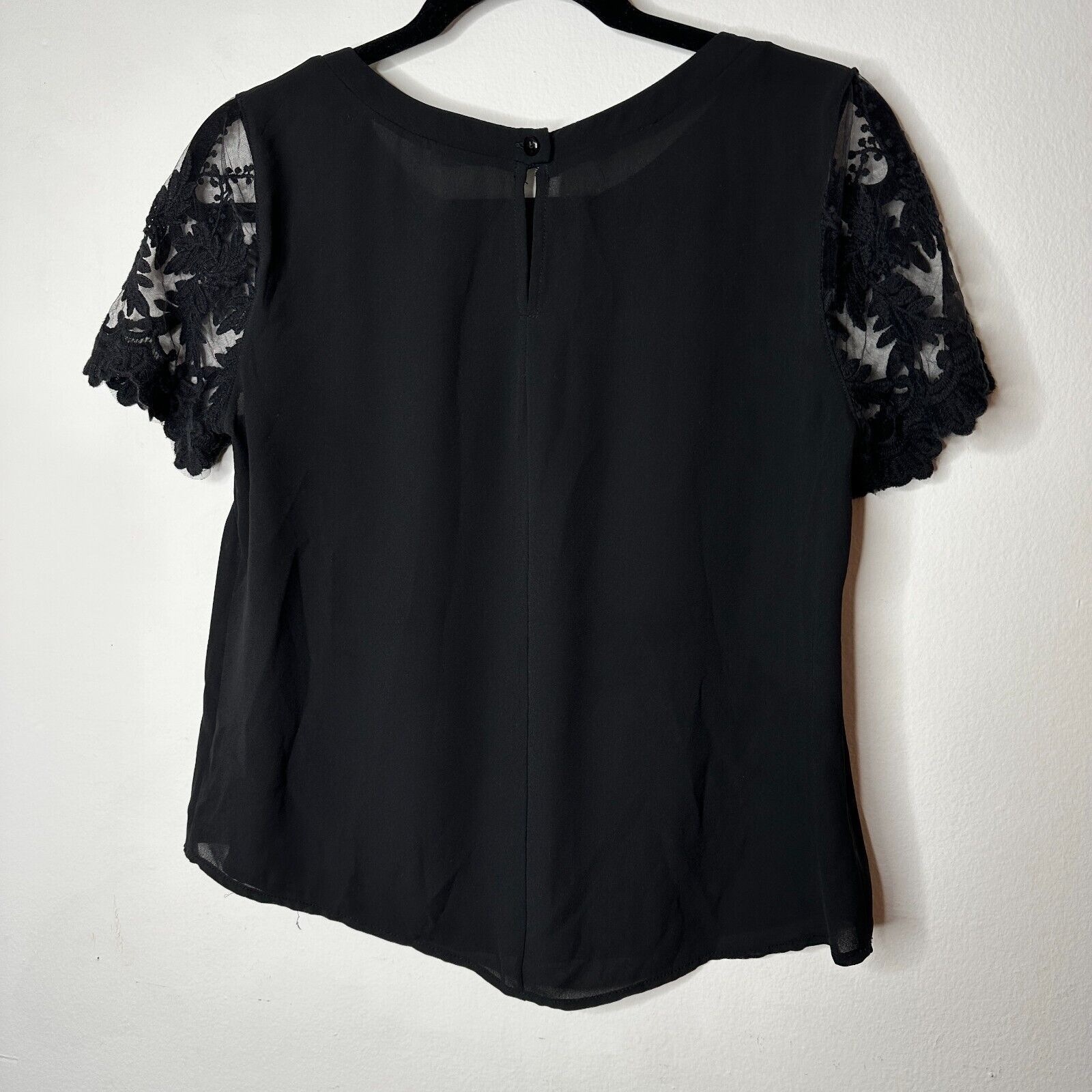 Other Lush Black Sheer Mesh Floral Lace Short Sleeve Keyhole Top M Size M / US 6-8 / IT 42-44 - 7 Thumbnail