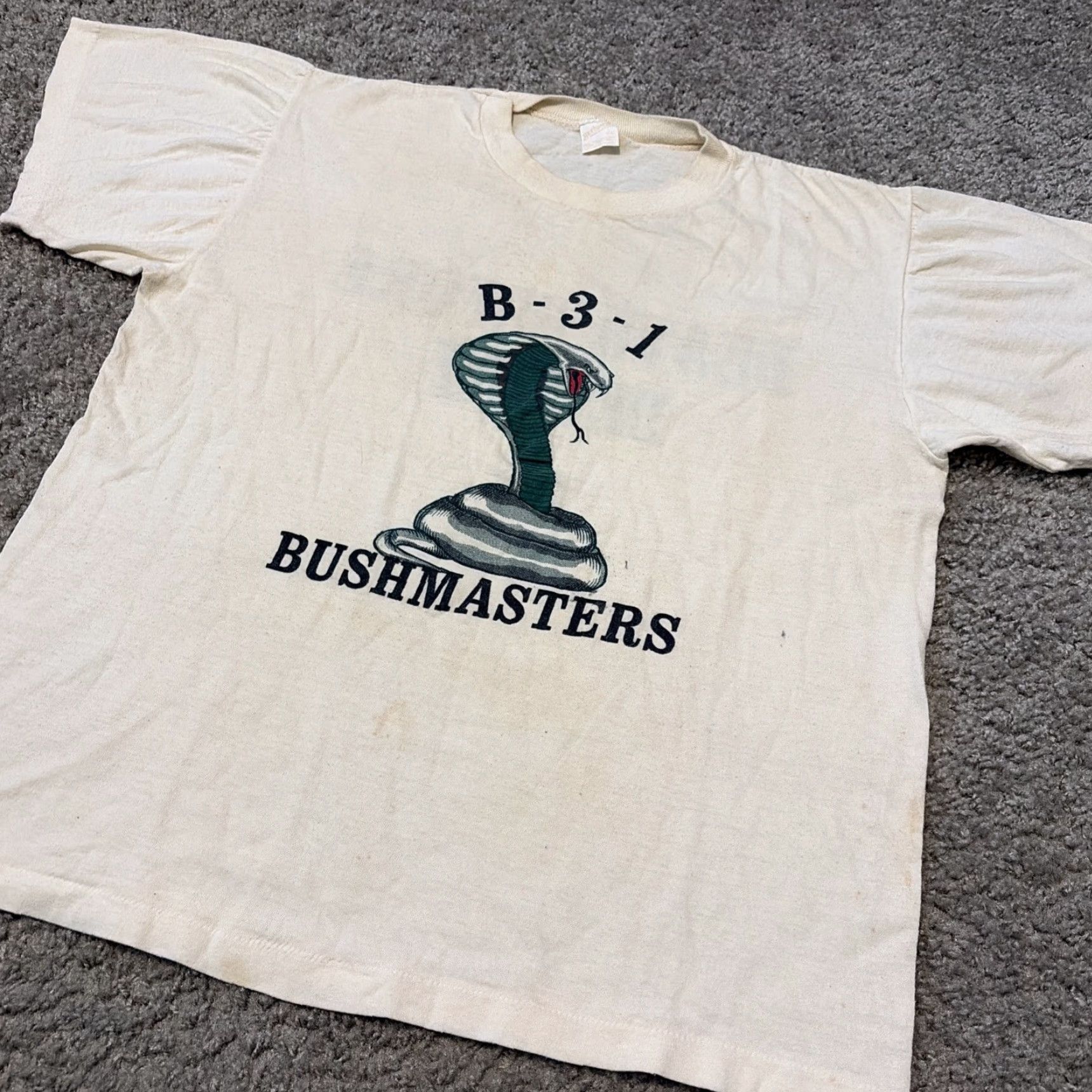 Vintage VTG 70s Death Before Defeat Army Military Bravo Bushmasters White T-Shirt L Mens Size US L / EU 52-54 / 3 - 4 Thumbnail