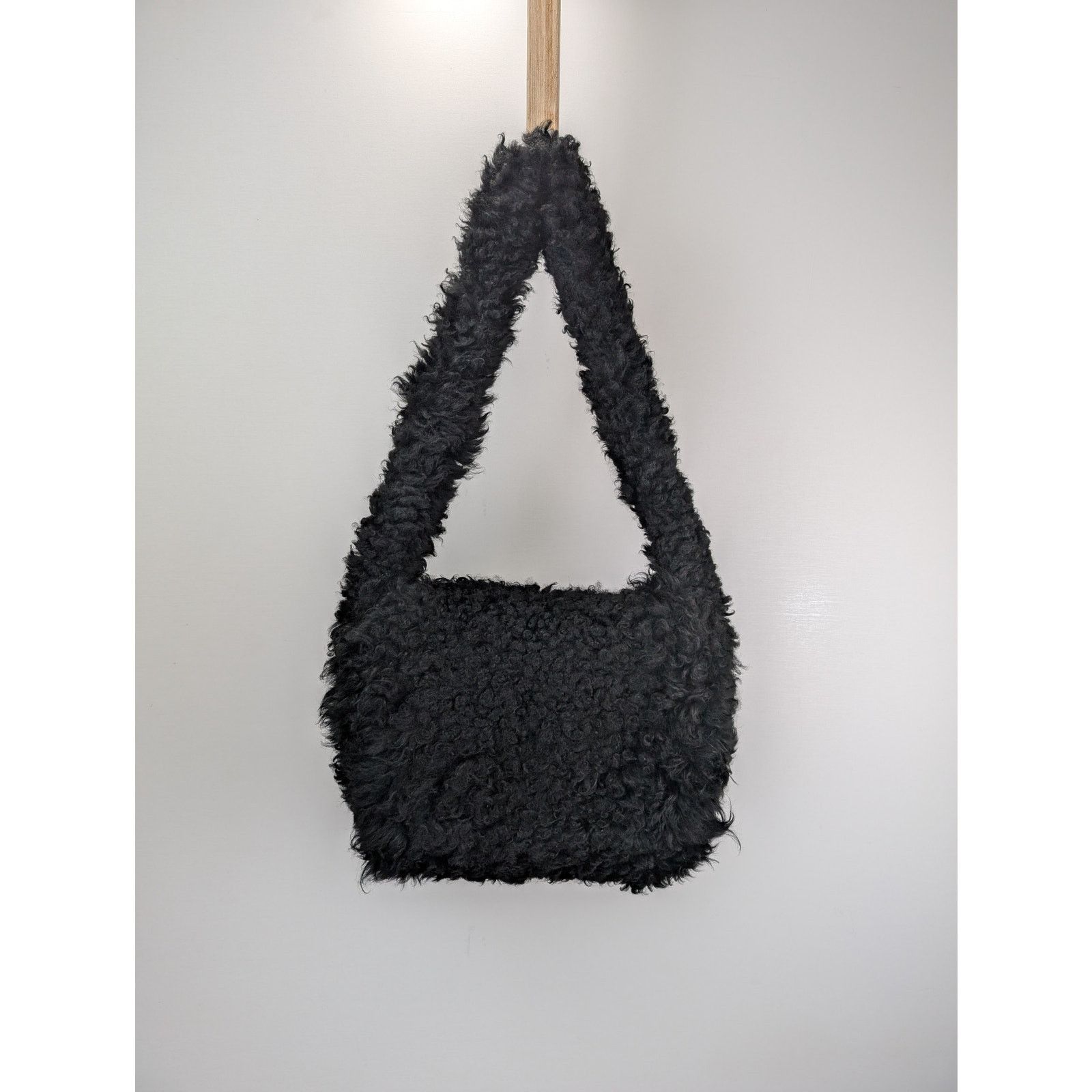 Saint Laurent Paris o1rshd1 Size: OS / Men Shaggy Crossbody Bag in Black Size ONE SIZE - 8 Thumbnail