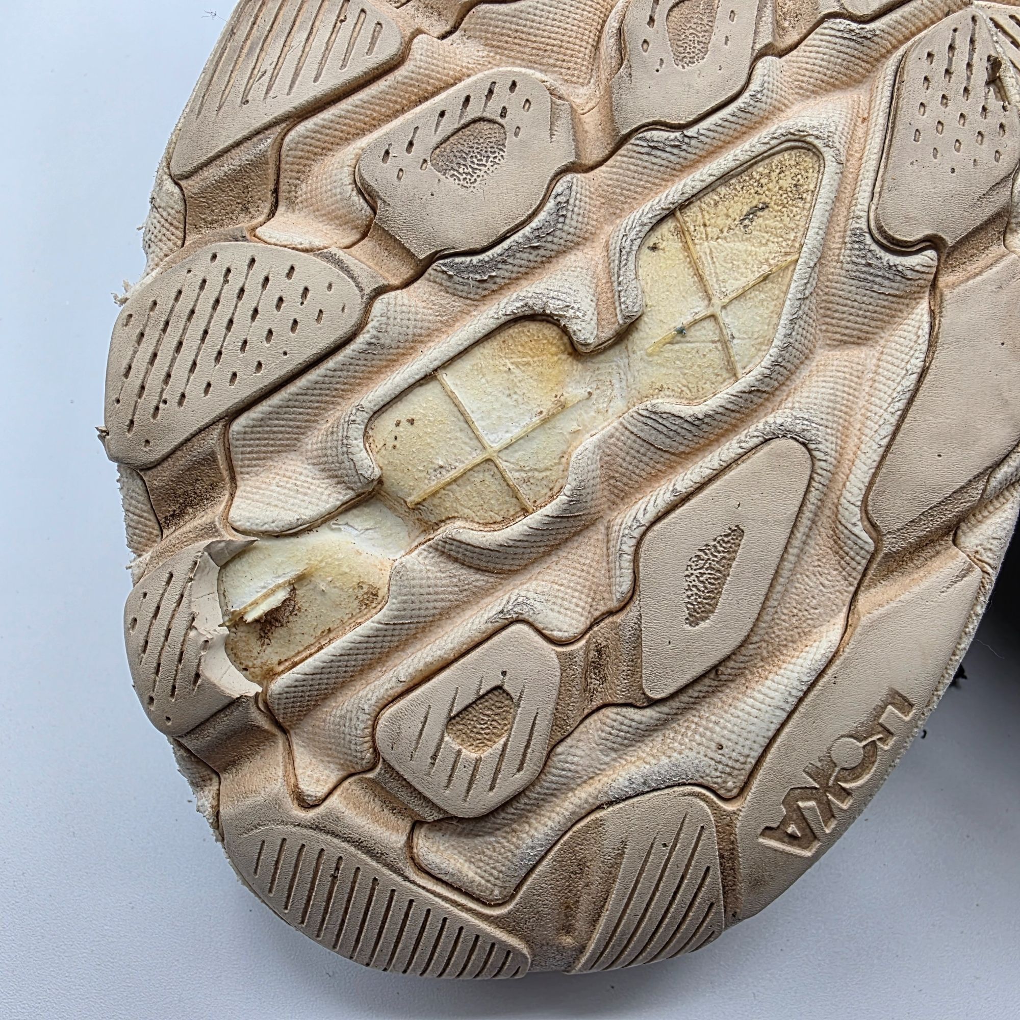 Hoka Hoka One One Clifton 9 Womens Size 8 B Black Athletic Shoe Size US 8 / IT 38 - 8 Thumbnail