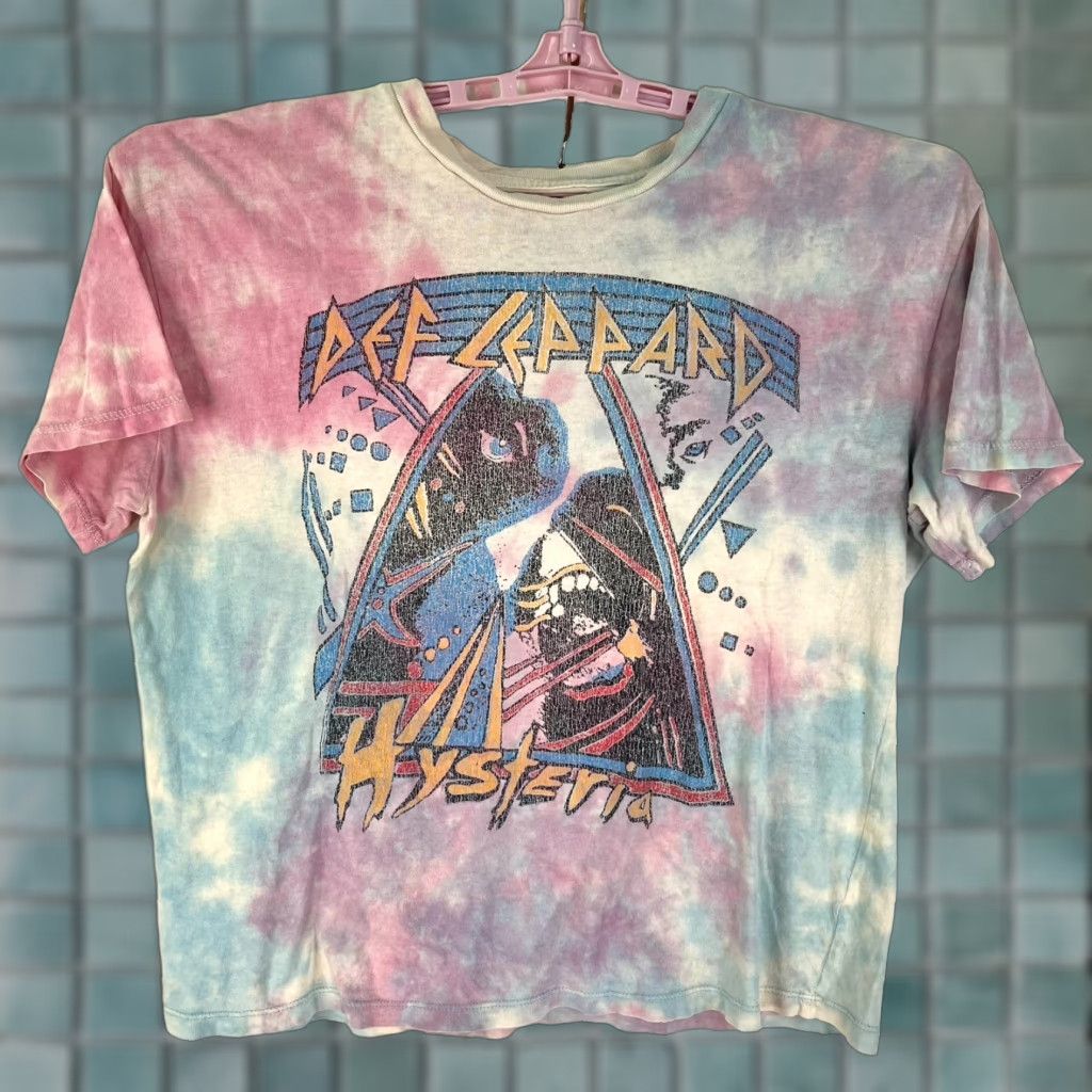 Vintage VINTAGE Def Leppard Hysteria Tie Dye Adult Size L Purple Graphic Tee Size L / US 10 / IT 46 - 1 Thumbnail