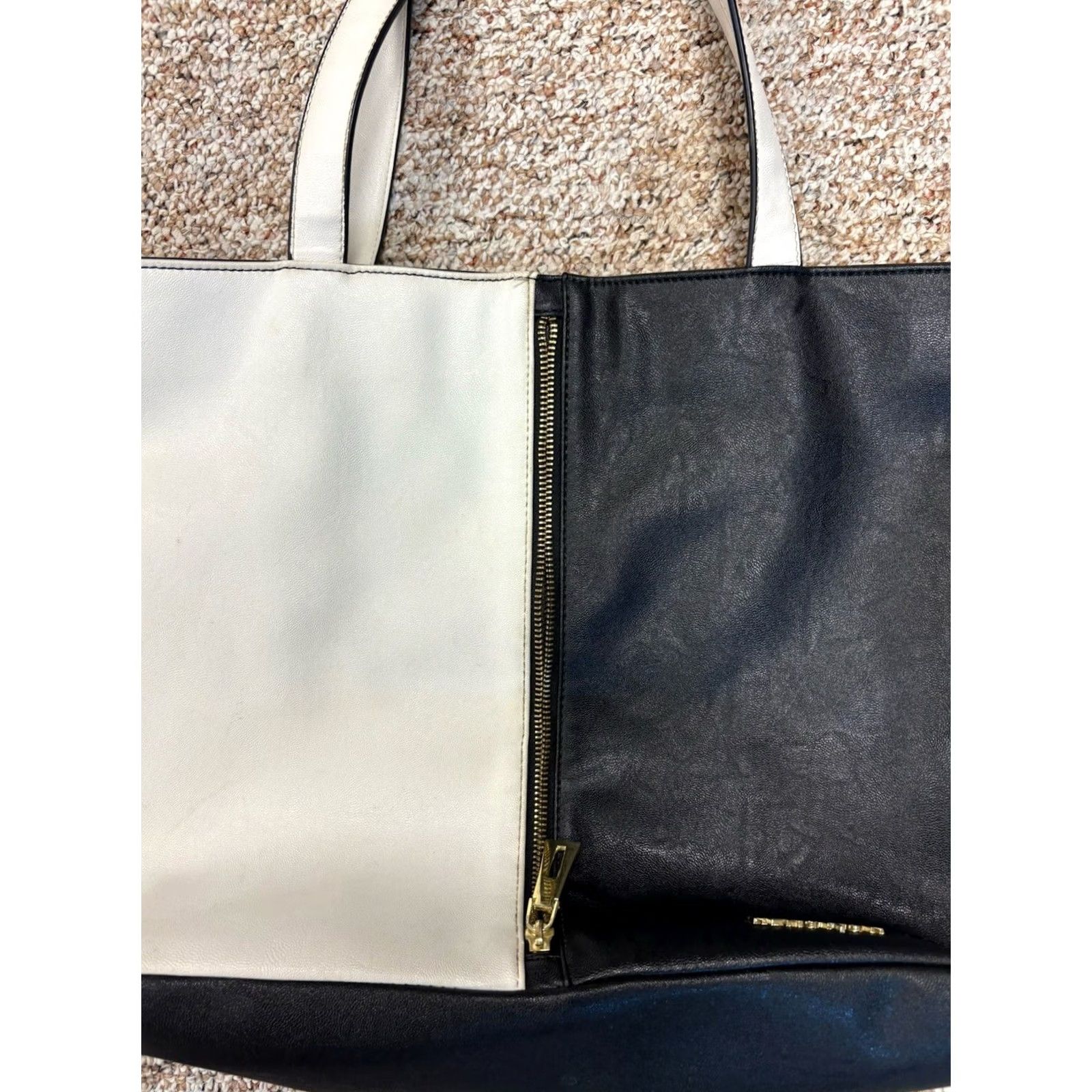 Kenneth Cole KENNETH COLE REACTION Purse Satchel Bag White & Black Zip - 25932 Satchel/Top Handle Bag Womens Luggage & Bags Size ONE SIZE - 7 Thumbnail