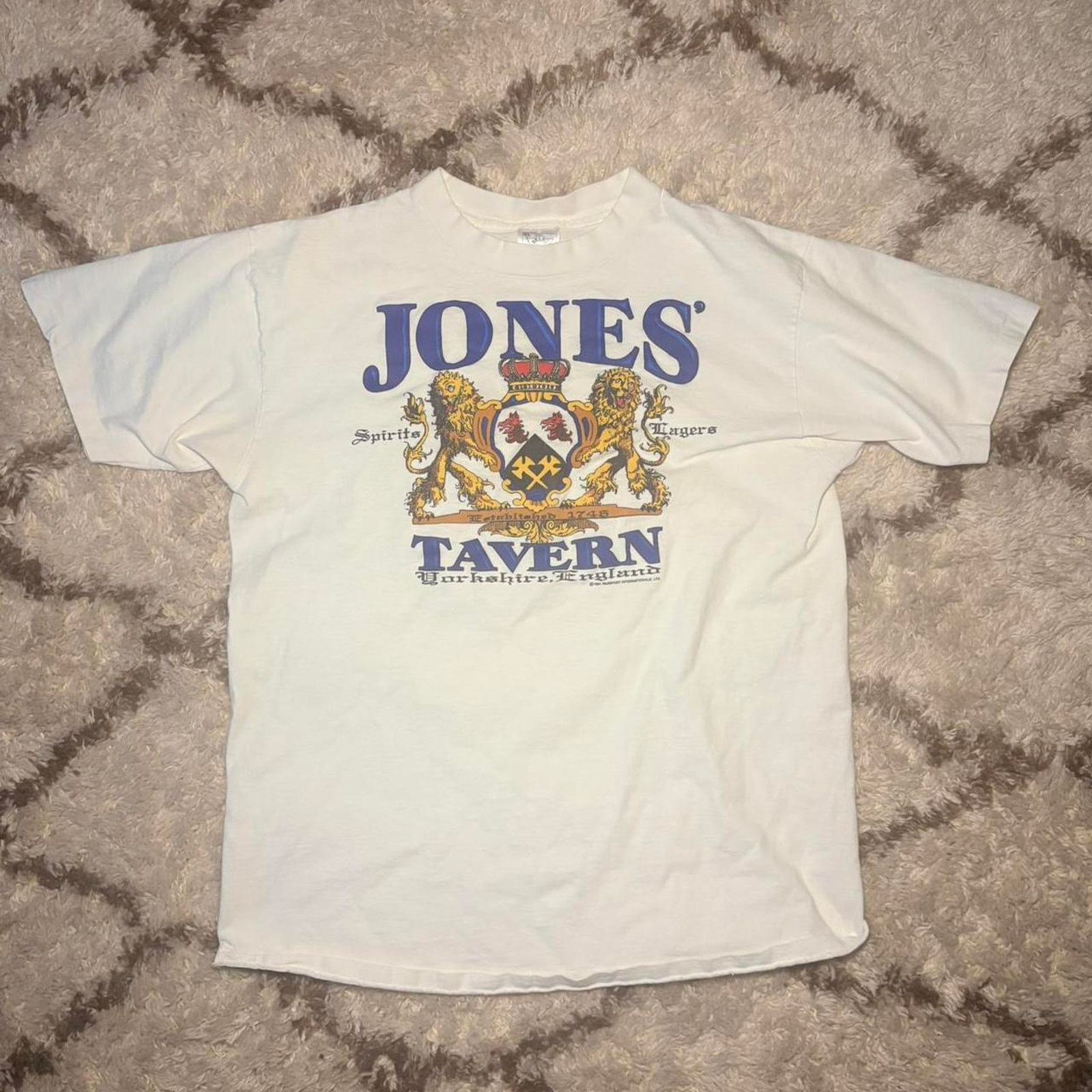 Delta Jones tavern graphic t shirt delta Size US XL / EU 56 / 4 - 1 Thumbnail