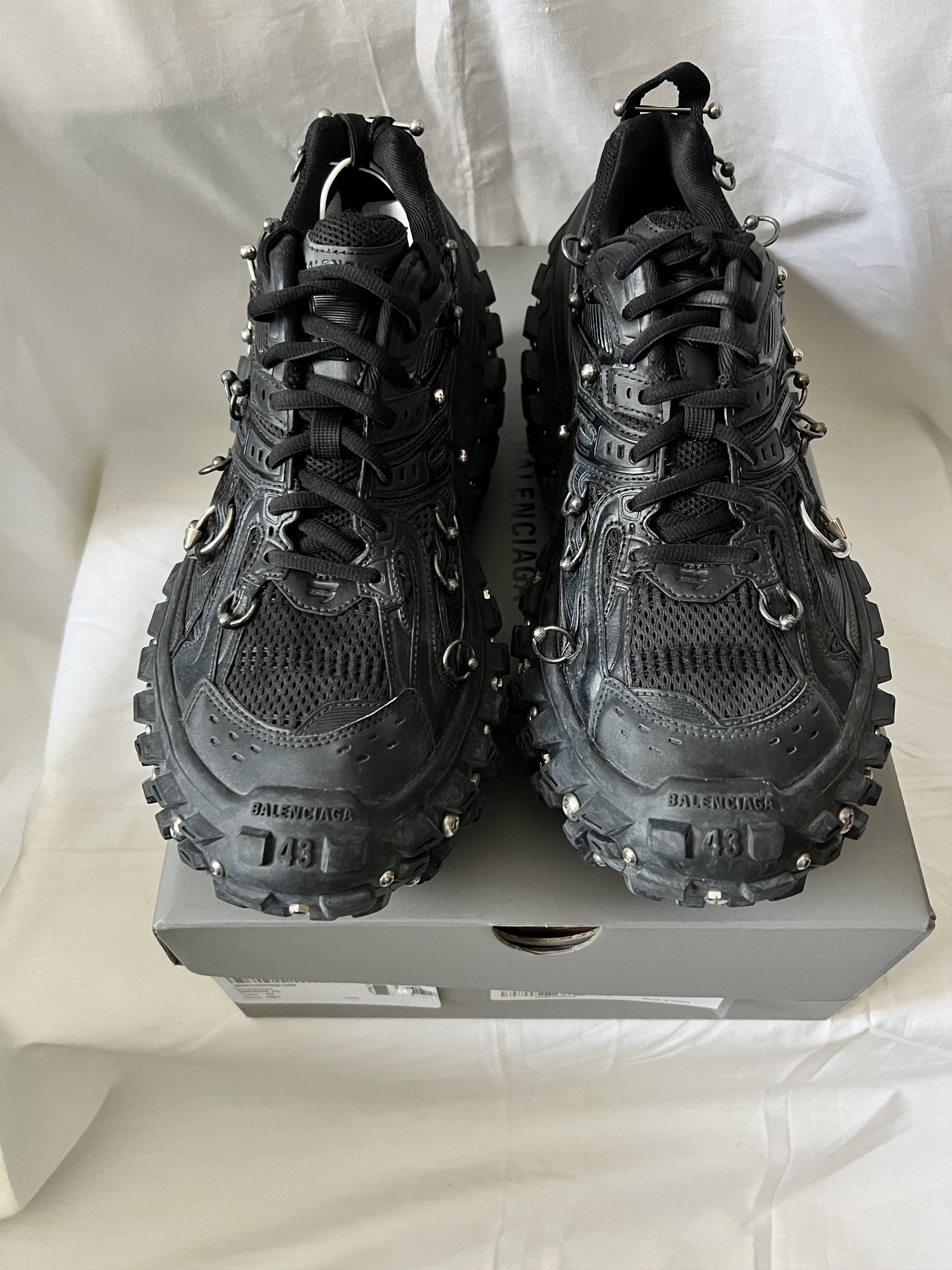 靴 BALENCIAGA PIERCING BOUNCER 40 Balenciaga Bouncer Screw Sneakers With Piercings | Saks Fifth Avenue
