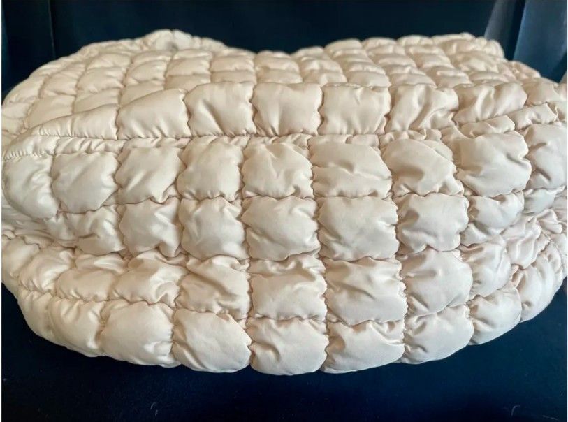 Cos NBWT COS OVERSIZED QUILTED CROSSBODY BAG. RETAIL PRICE $135 Size ONE SIZE - 3 Thumbnail