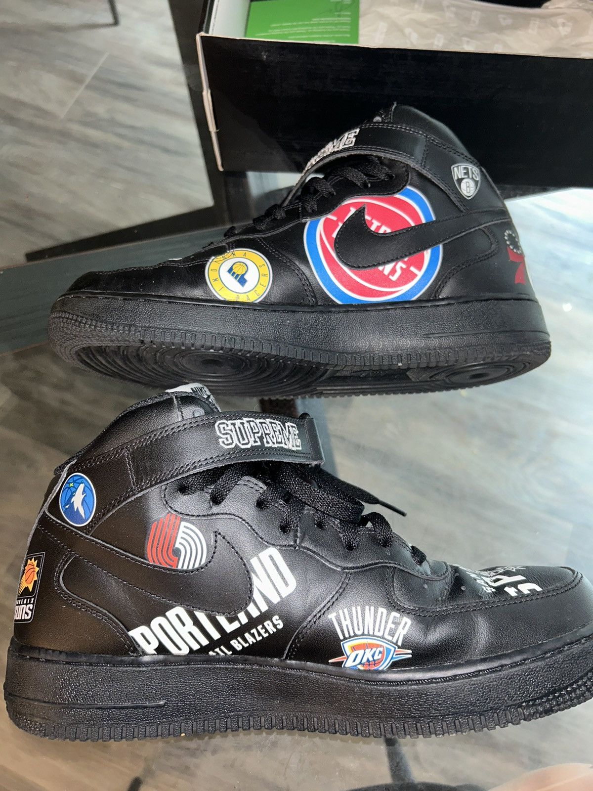 Nike × Supreme Air Force 1 Mid '07/Supreme Size US 11 / EU 44 - 2 Thumbnail