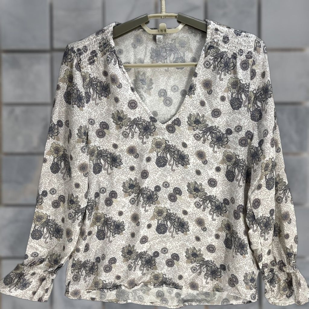 Lucky Brand Lucky Brand Blouse Gray White Beige V-Neck Long Sleeve Paisley Bohemian Women S Regular Shirt Dressy Casual Indoor-Outdoor Womens Size S / US 4 / IT 40 - 1 Thumbnail