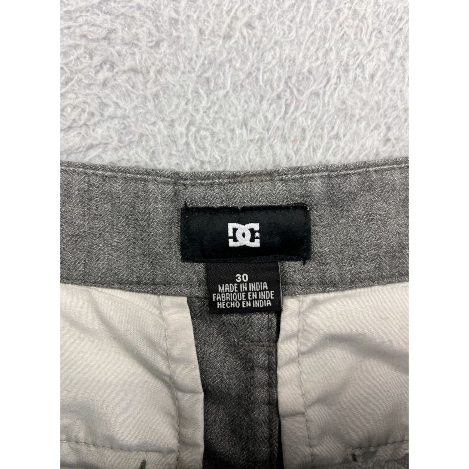 Vintage DC Shoes Shorts Mens 30 Gray Herringbone Twill Polyester Blend Skate Skateboard Size US 30 / EU 46 - 3 Thumbnail