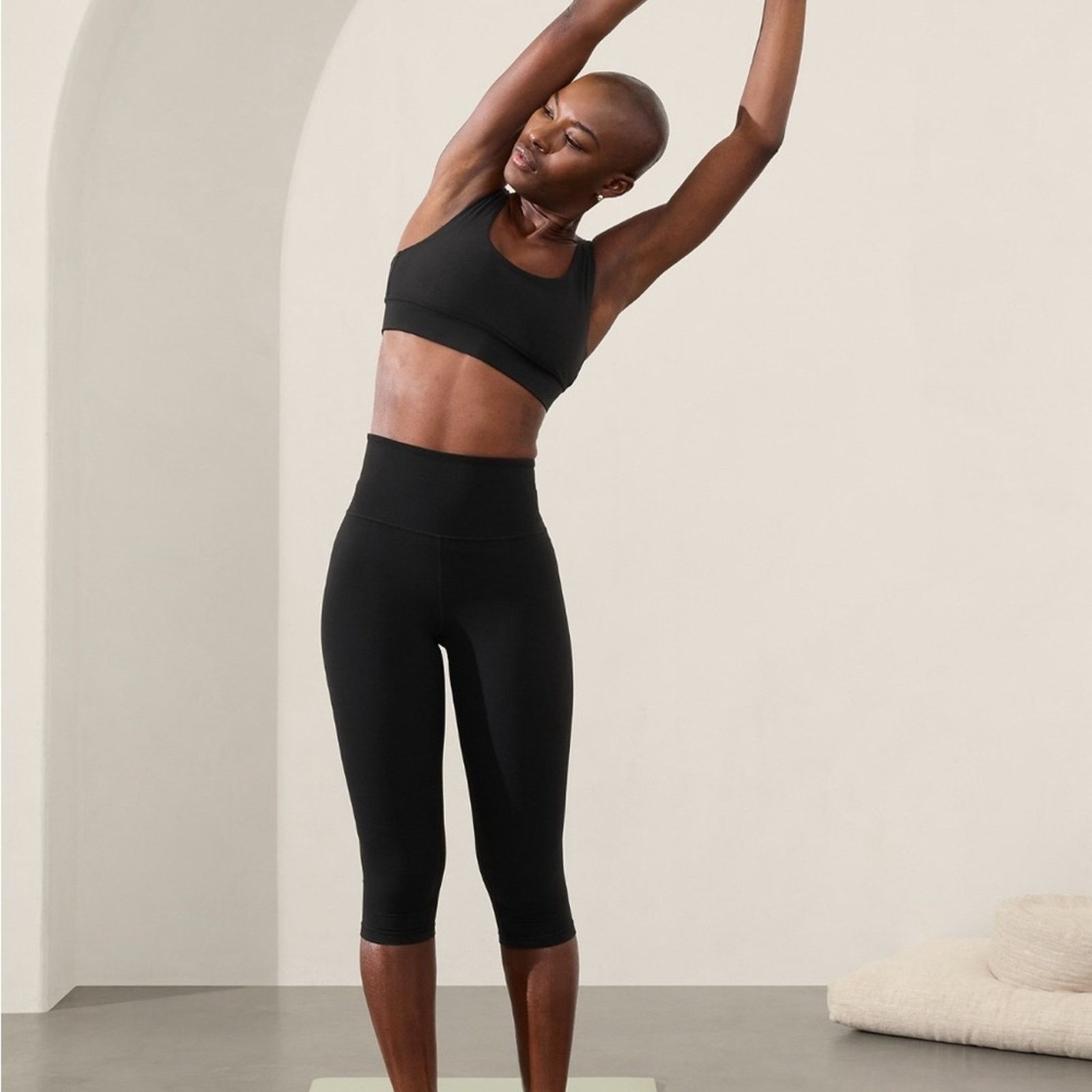 Athleta Athleta Capri Black Leggings Size 30" / US 8 / IT 44 - 1 Thumbnail