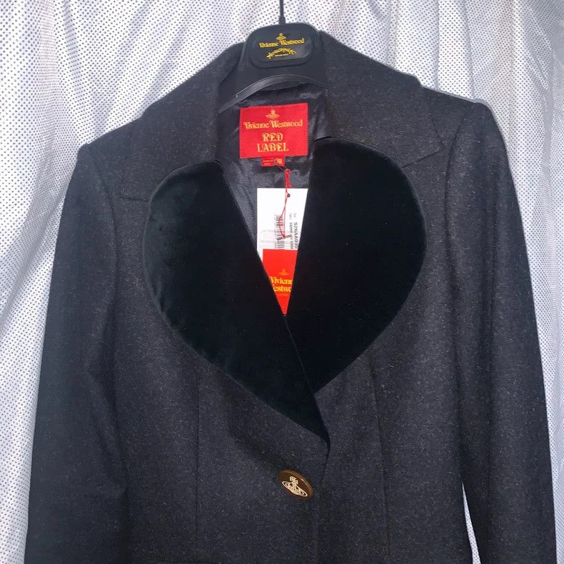 Vivienne Westwood Vivienne Westwood Love wears a black wool velvet overcoat Size XS / US 0-2 / IT 36-38 - 3 Thumbnail