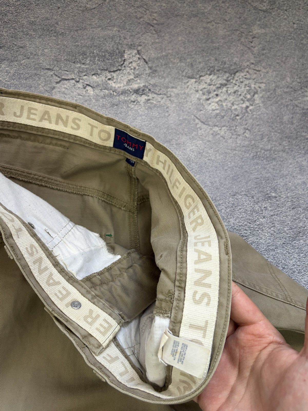 Tommy Hilfiger Vintage 1999 Tommy Hilfiger Cargo Pants Khaki Baggy 31/34 Size US 31 - 6 Thumbnail