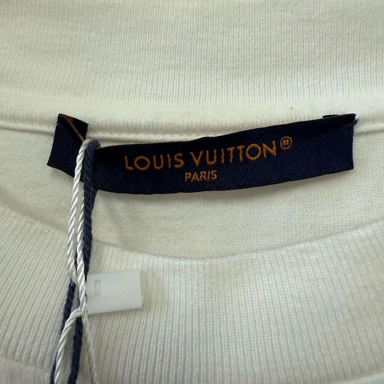 Louis Vuitton Louis Vuitton Peace dove print short sleeves Size US XS / EU 42 / 0 - 2 Thumbnail
