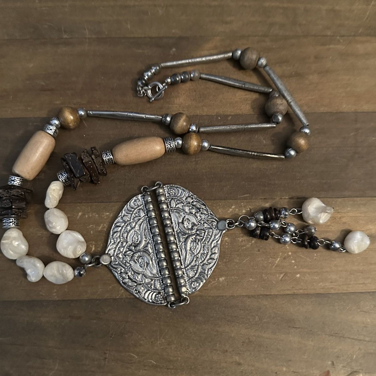 Vintage Vintage chunky wooden beads & flat pearls medallion necklace Size ONE SIZE - 2 Thumbnail