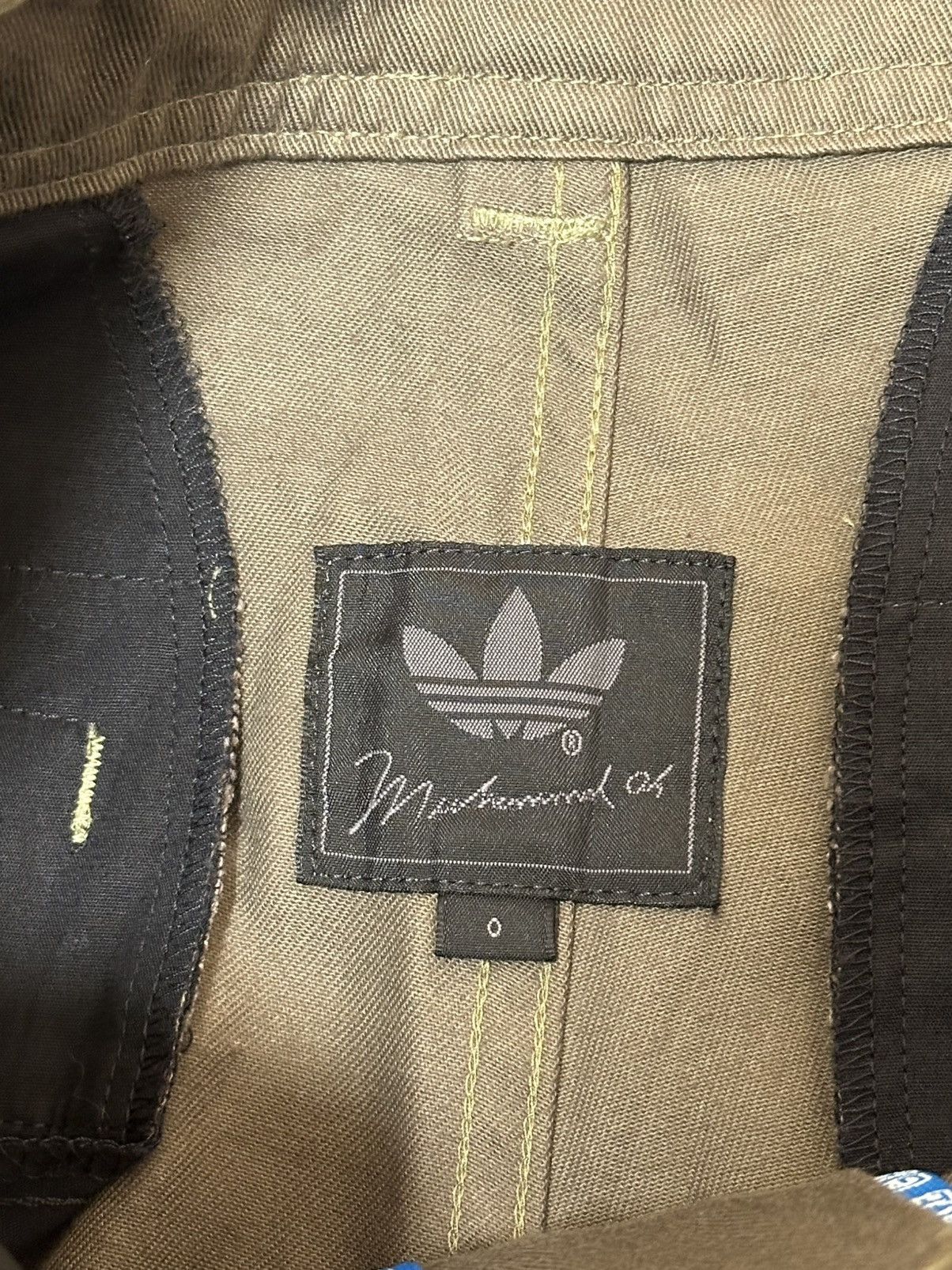 Adidas vintage Adidas cargo shorts with distinctive embroidered bee Size US 33 - 13 Thumbnail
