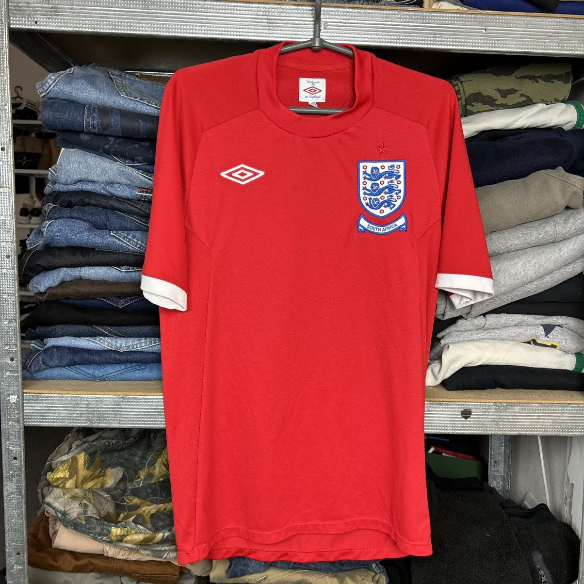 Umbro Vintage Umbro England Small logo Training soccer jersey Size US S / EU 44-46 / 1 - 1 Thumbnail
