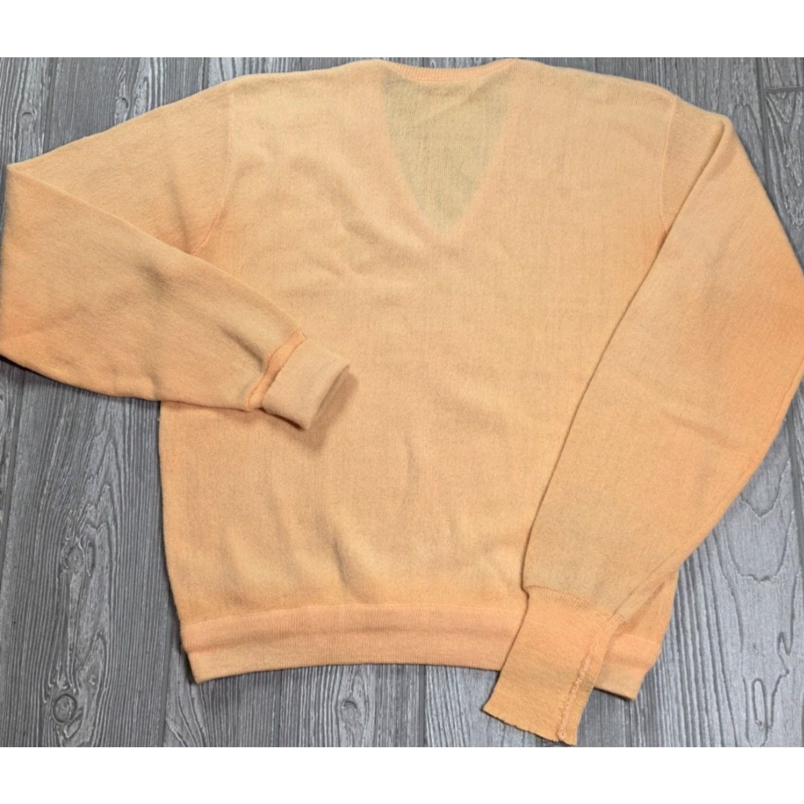 Vintage VINTAGE Izod Lacoste V Neck Sweater Shirt Mens Peach Ombre Fade 70s University USA Sz M Size US M / EU 48-50 / 2 - 7 Thumbnail