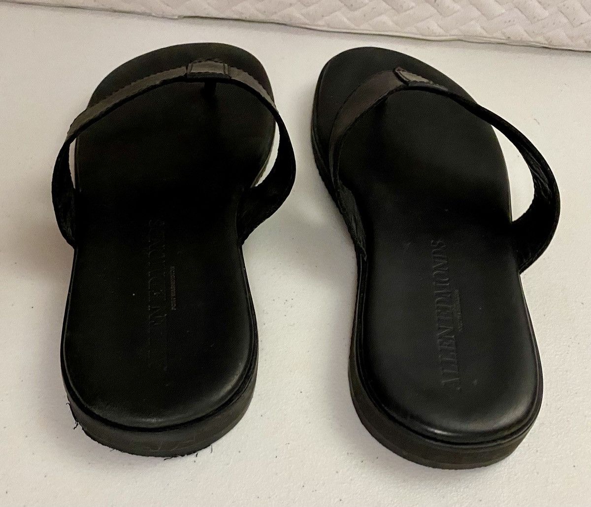 Allen Edmonds Allen Edmonds Black Leather Oscar Thong Sandals 11 D VGC Size US 11 / EU 44 - 9 Thumbnail