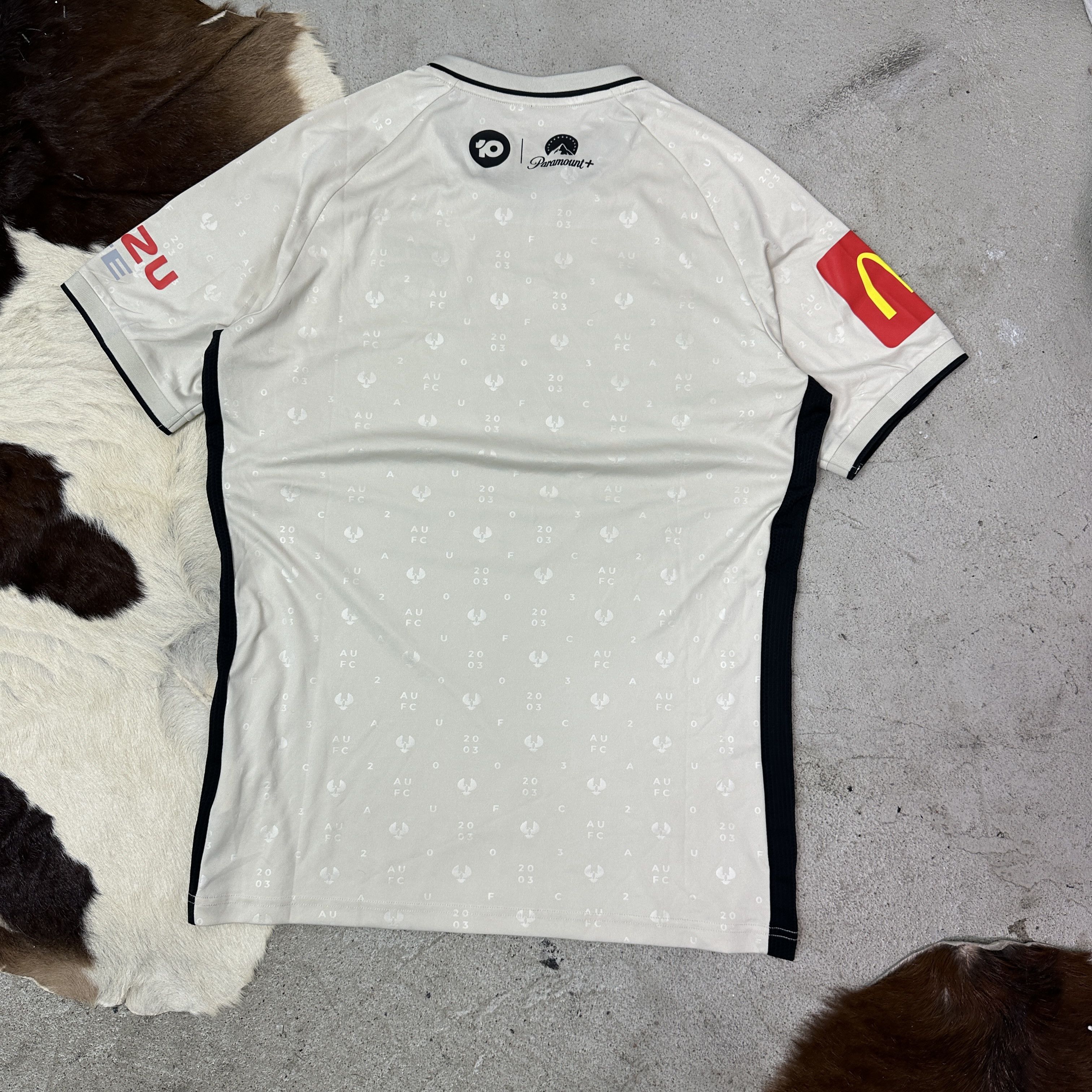 Vintage Vintage Sporty UCAN Adelaide FC 22/23 Away Jersey Y2K Size US M / EU 48-50 / 2 - 5 Thumbnail