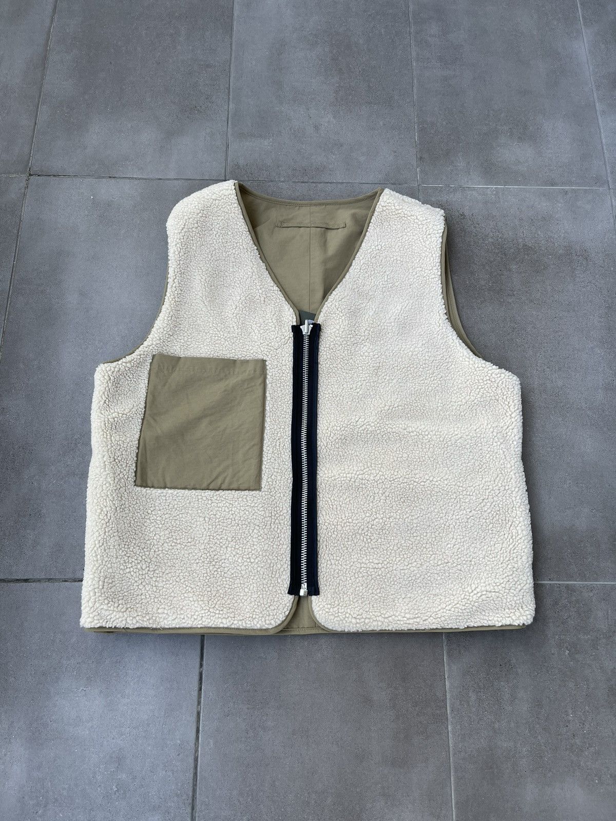 Allsaints !DS! SS23 Allsaints Vibo Reversible Technical Beige Vest Size US M / EU 48-50 / 2 - 18 Thumbnail