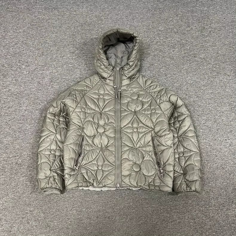 Louis Vuitton Louis Vuitton Grey three-flower double-sided cotton-padded Size US L / EU 52-54 / 3 - 1 Thumbnail