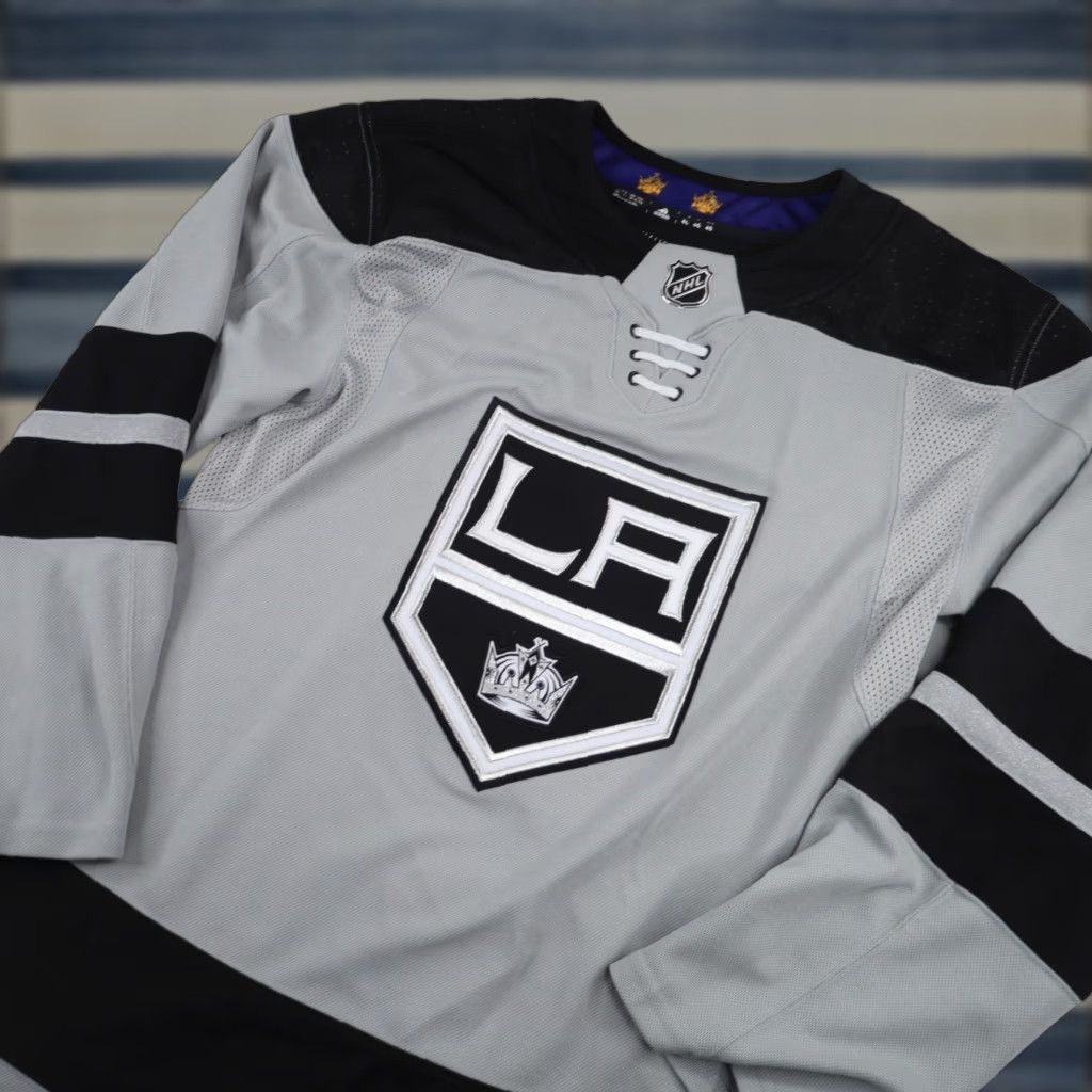 Adidas VINTAGE Adidas LA Kings Hockey Jersey Mens 46 / Medium Gray Adidas Authentic LA Kings Mens Hockey Jersey 46 / Medium Gray Mens Hockey Jersey Size US M / EU 48-50 / 2 - 1 Thumbnail
