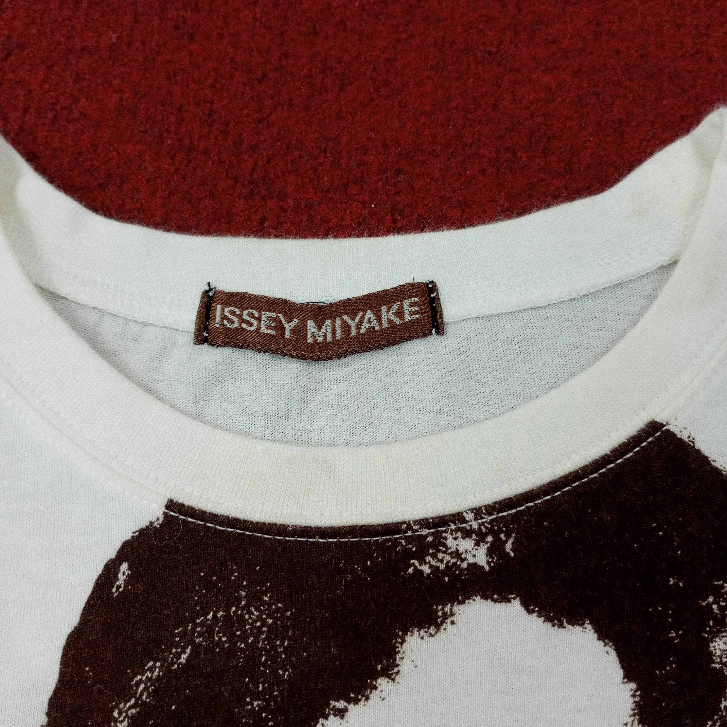 Issey Miyake × Japanese Brand × Vintage Issey Miyake Japanese Fashion Designer Tshirt c219n53 Size US L / EU 52-54 / 3 - 7 Thumbnail