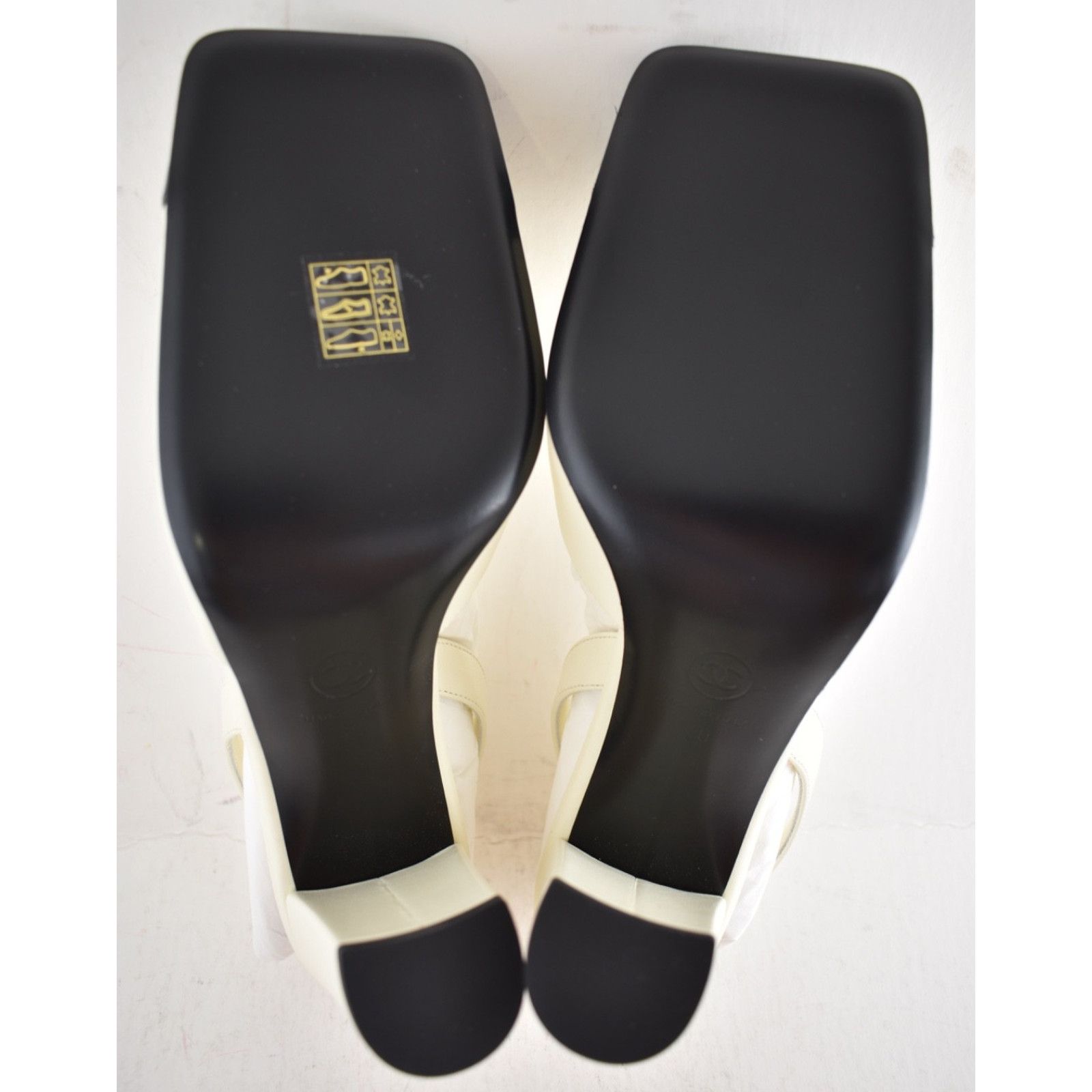 Chanel 26S Ivory Black Square Toe Slingback Block Heel Pump 40 Size US 9 / IT 39 - 22 Thumbnail