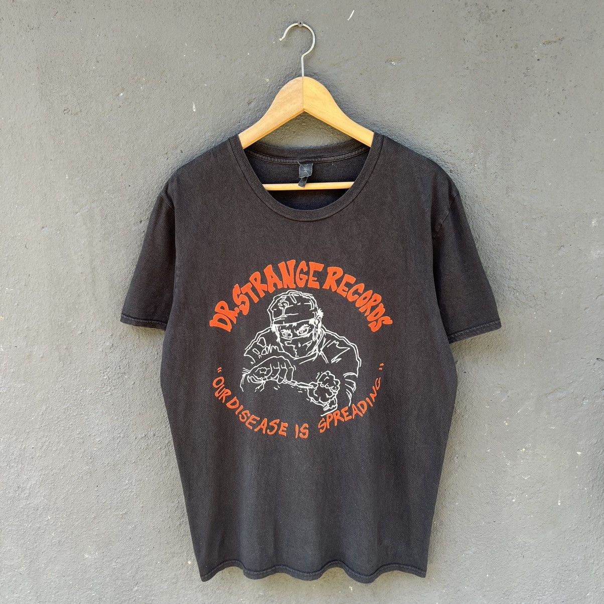 Vintage Thrashed Faded Vintage Dr. Strange Records Tee Size US L / EU 52-54 / 3 - 1 Thumbnail