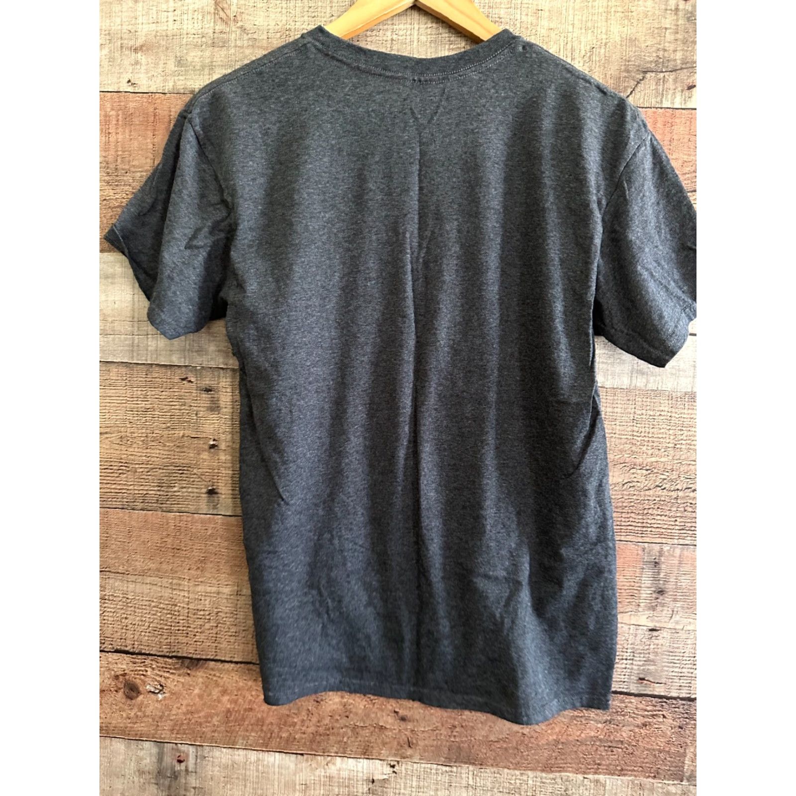 Vintage Netflix Stranger Things Hawkins Tigers Gray T-shirt Lucas Basketball Medium Mens Shirt Size US M / EU 48-50 / 2 - 2 Thumbnail