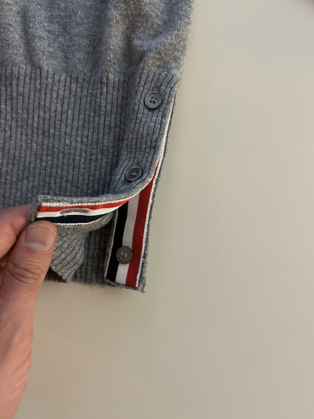 Thom Browne Thom Browne Cashmere 4-bar Pullover Light Grey Size US M / EU 48-50 / 2 - 4 Thumbnail