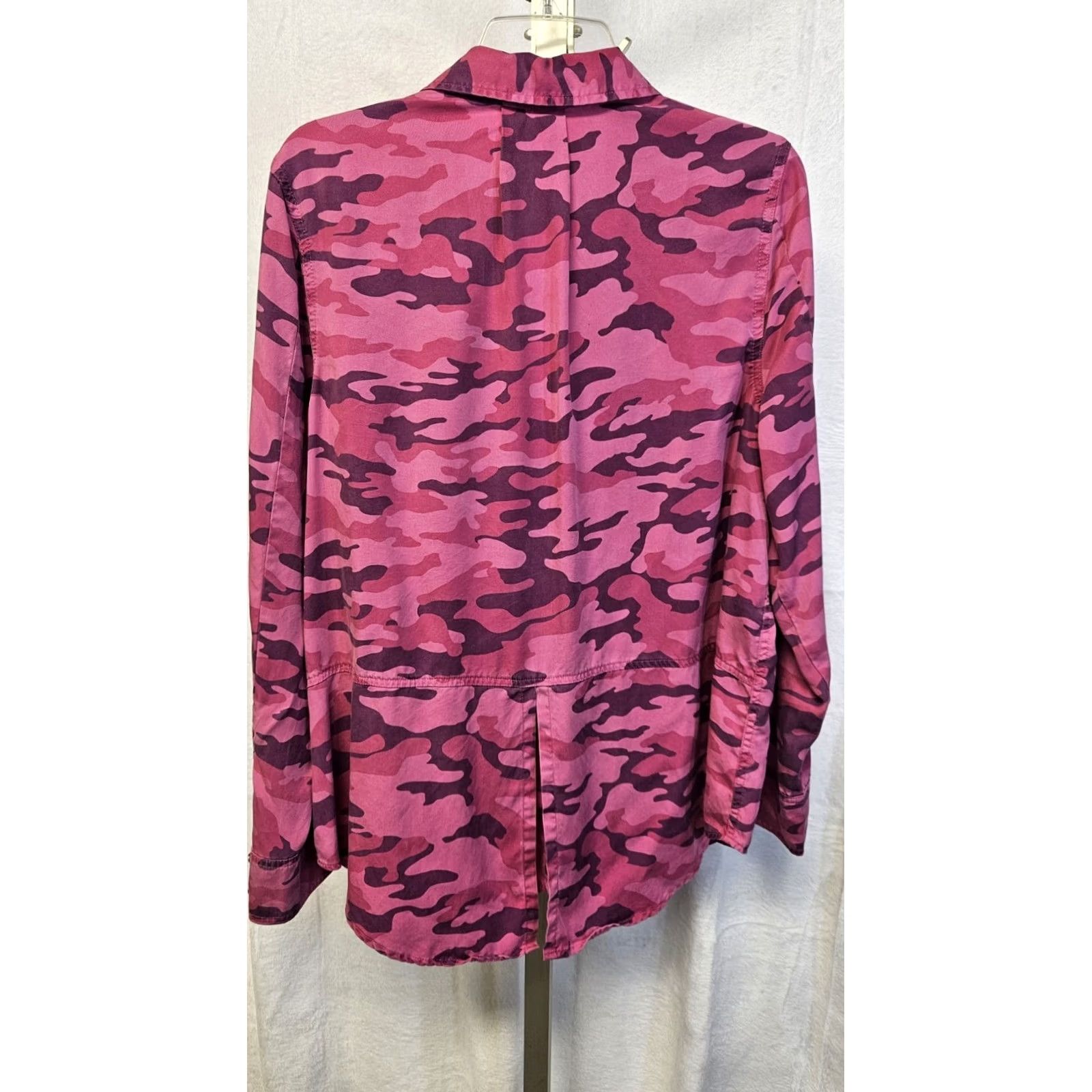 Nique VINTAGE? Unique Pink Camo Pattern CK Women’s Button Up Roll Tab Sleeve Shirt Large Size L / US 10 / IT 46 - 2 Thumbnail