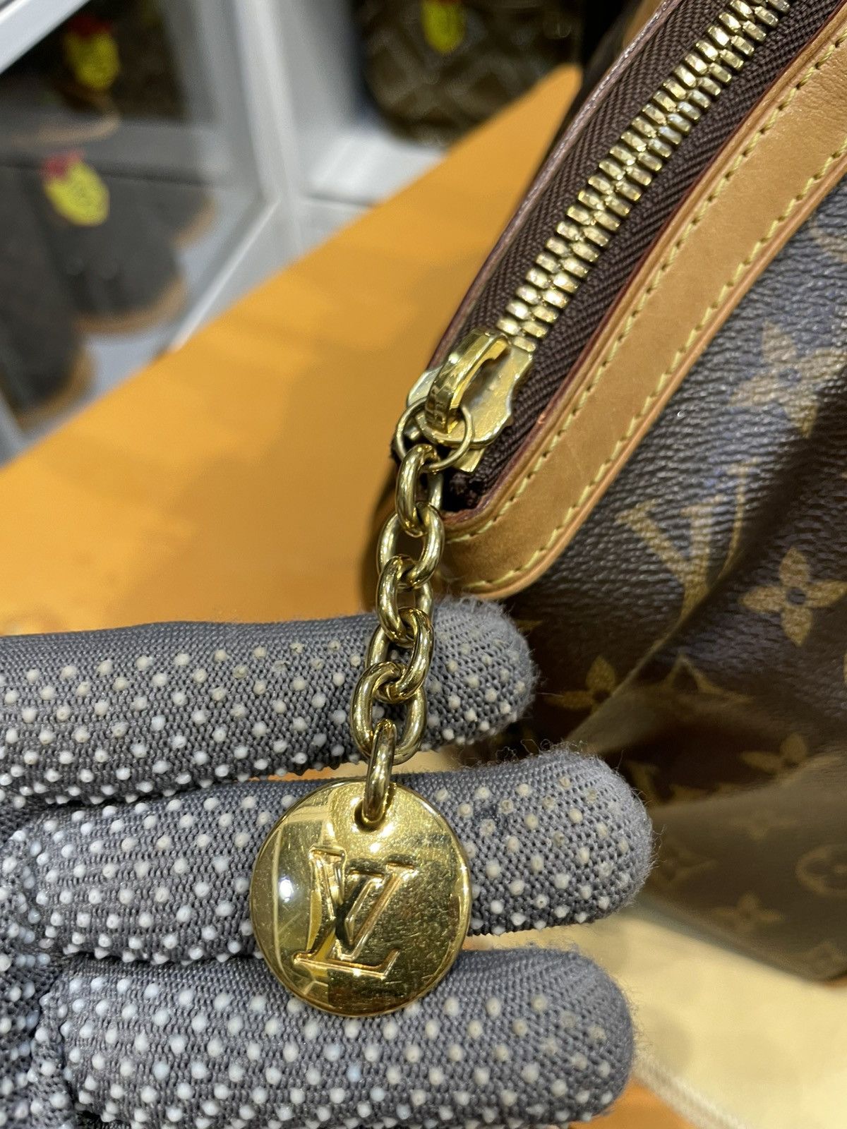 Louis Vuitton AUTHENTIC LOUIS VUITTON MONO TIVOLI GM BAG Size ONE SIZE - 9 Thumbnail