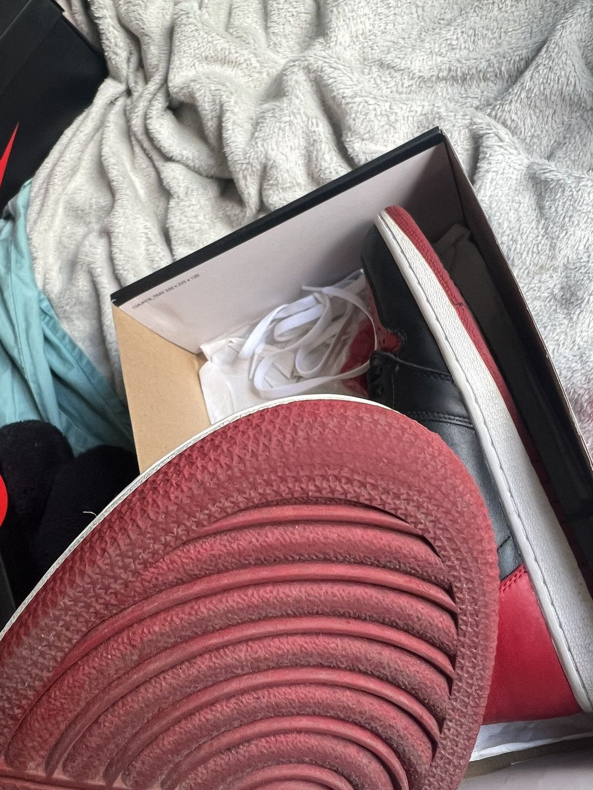 Jordan Brand × Nike Nike Jordan 1 Air Bred Banned 2016 Size US 10.5 / EU 43-44 - 4 Thumbnail