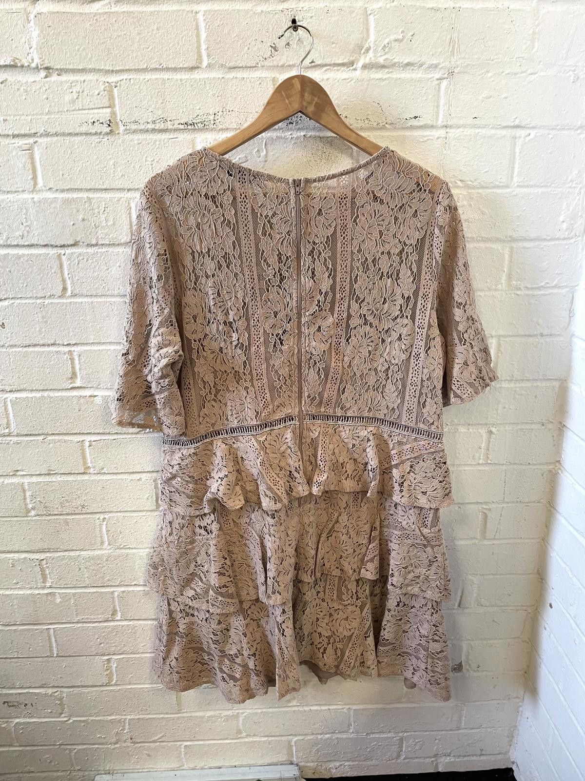 Designer Little Mistress Beige Lace Peplum Dress Size UK 20 / US 16 Size XXL / US 16-18 / IT 52-54 - 4 Thumbnail