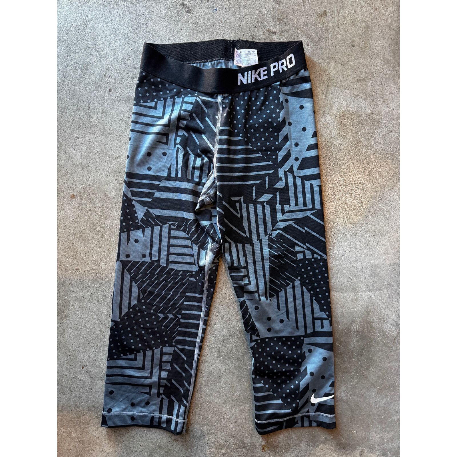 Nike Nike Pro Dri Fit Capri Leggins (S) Size 28" / US 6 / IT 42 - 1 Thumbnail