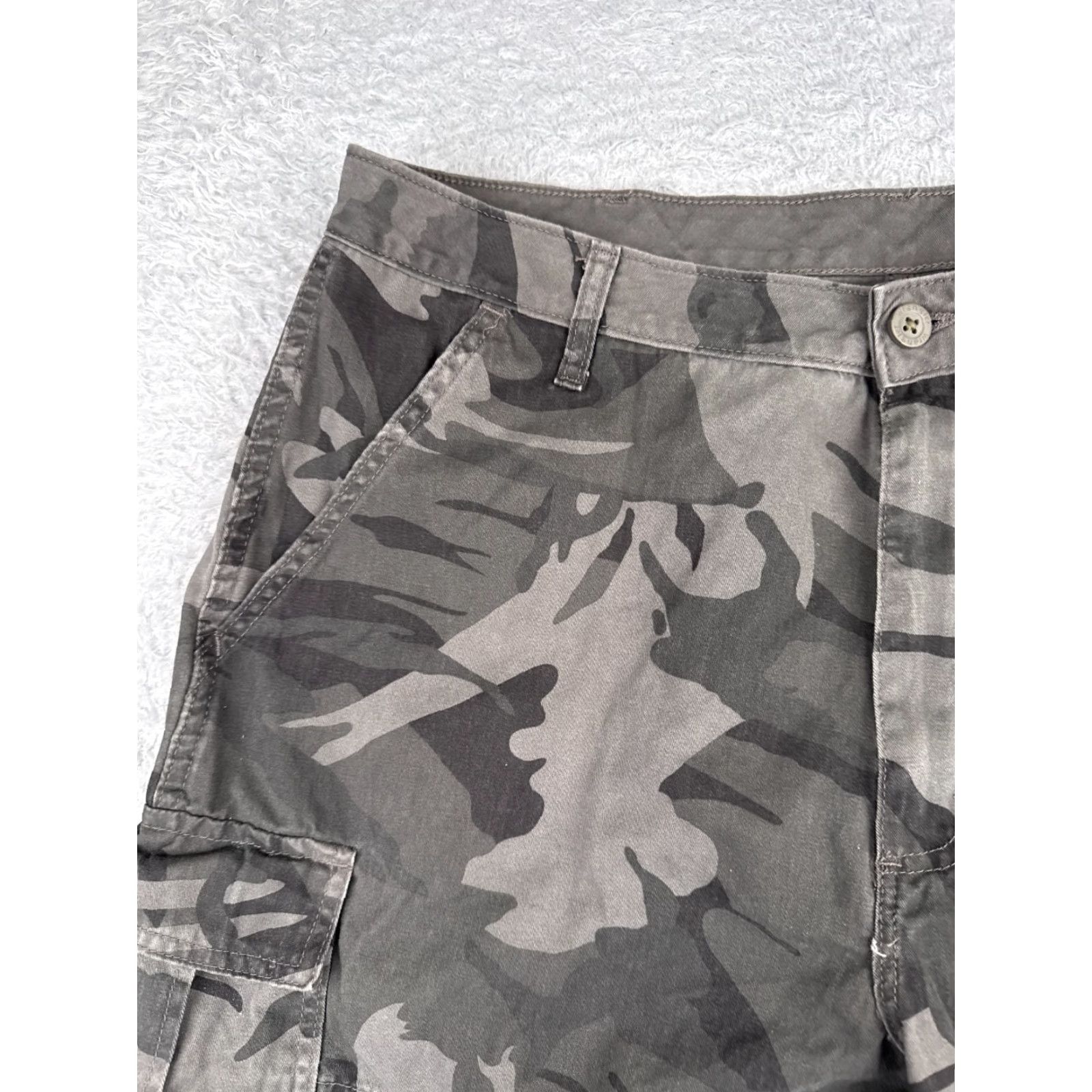 Wrangler Wrangler Cargo Shorts Men 38 Gray Camouflage Cotton Blend Pockets Logo 10 Inseam 38x10 Slim Fit Casual Travel Mens Size US 38 / EU 54 - 4 Thumbnail