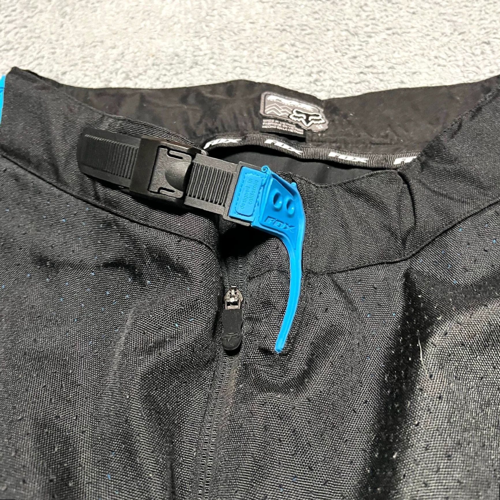 Fox Racing Fox Racing Shorts Mens 32 Demo DH Downhill Riding Cycle Moto Black Blue Mens Regular 32 Athletic Black Blue Fox Racing Shorts Size US 32 / EU 48 - 2 Thumbnail