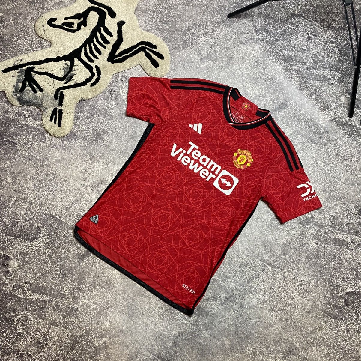 Adidas Men’s Adidas Manchester United 60 Molloy Soccer jersey Size US M / EU 48-50 / 2 - 1 Thumbnail
