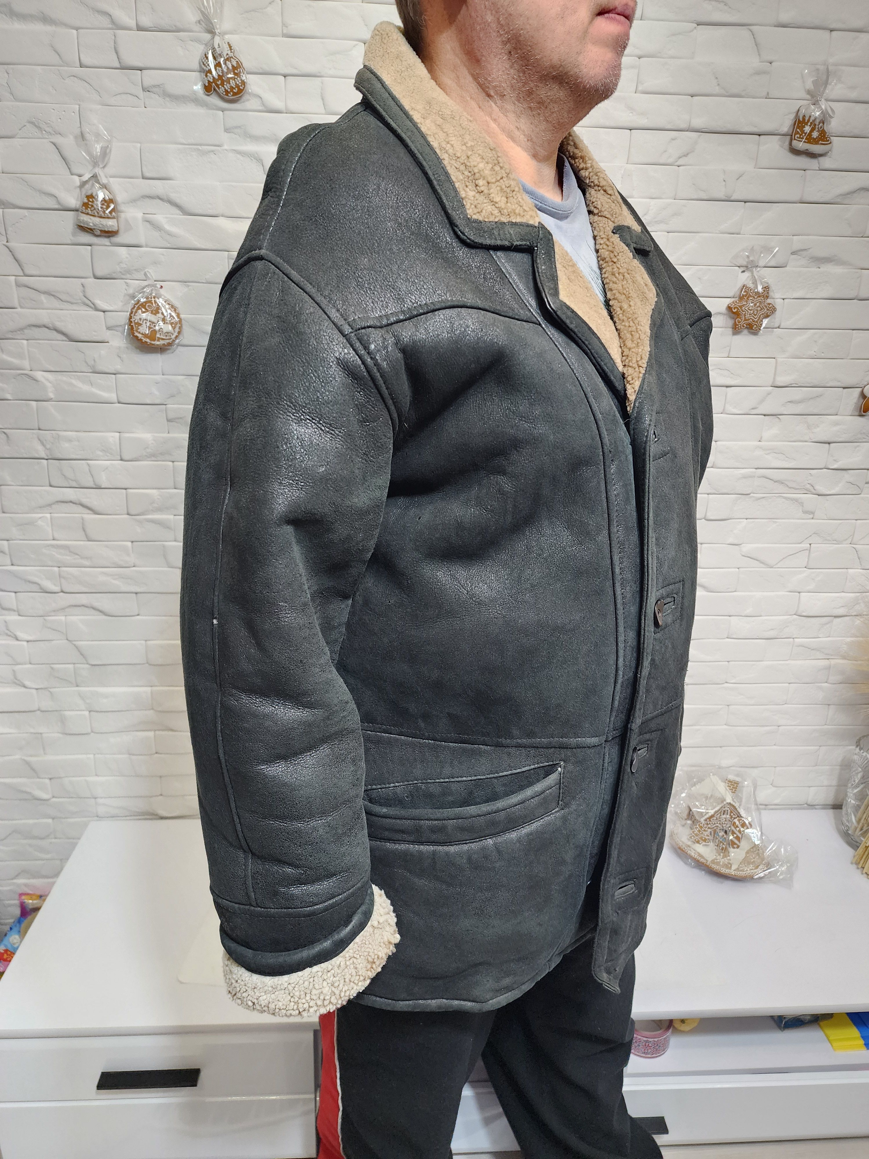 Furla Men's Black Sheepskin Coat: Genuine Fur, Button Closure Size US L / EU 52-54 / 3 - 3 Thumbnail