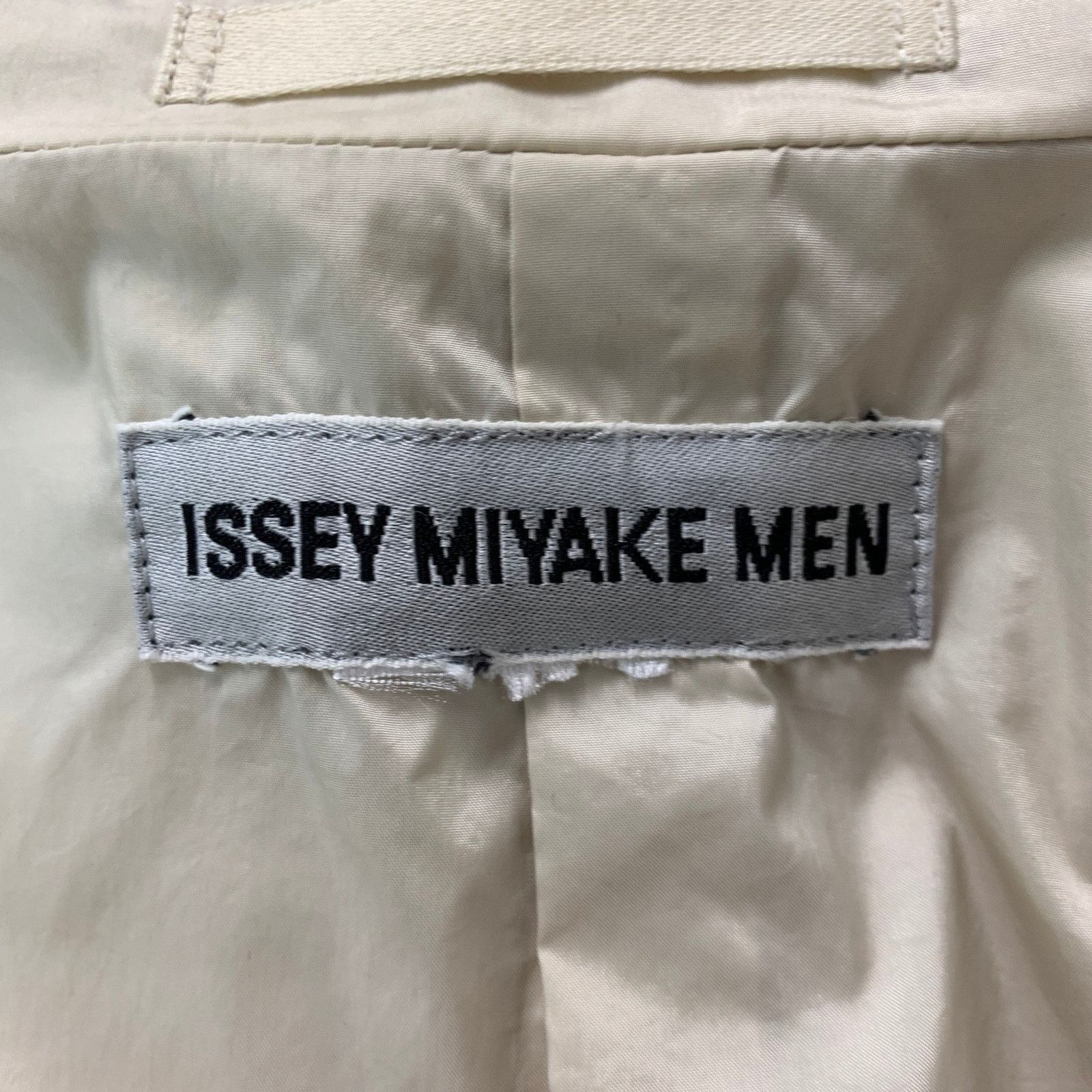 Issey Miyake ISSEY MIYAKE Size 40 Beige Solid Nylon Notch Lapel Jacket Size US XXS / EU 40 - 4 Thumbnail