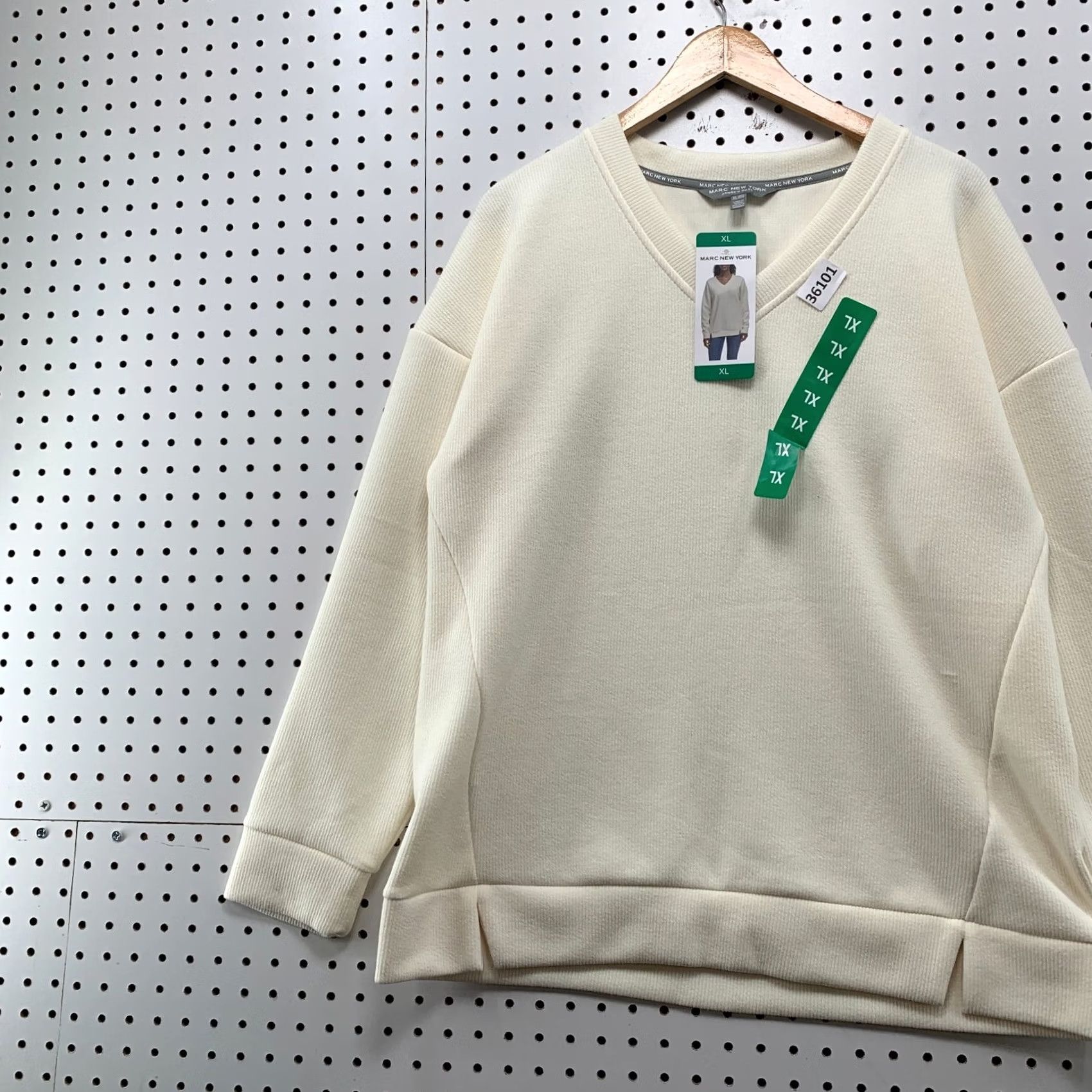 Vintage Marc New York Sweater Womens XL Cream Pullover Sweater V-Neck Relaxed Fit 23x28 Ivory Sweatshirt Womens XL Size XL / US 12-14 / IT 48-50 - 3 Thumbnail