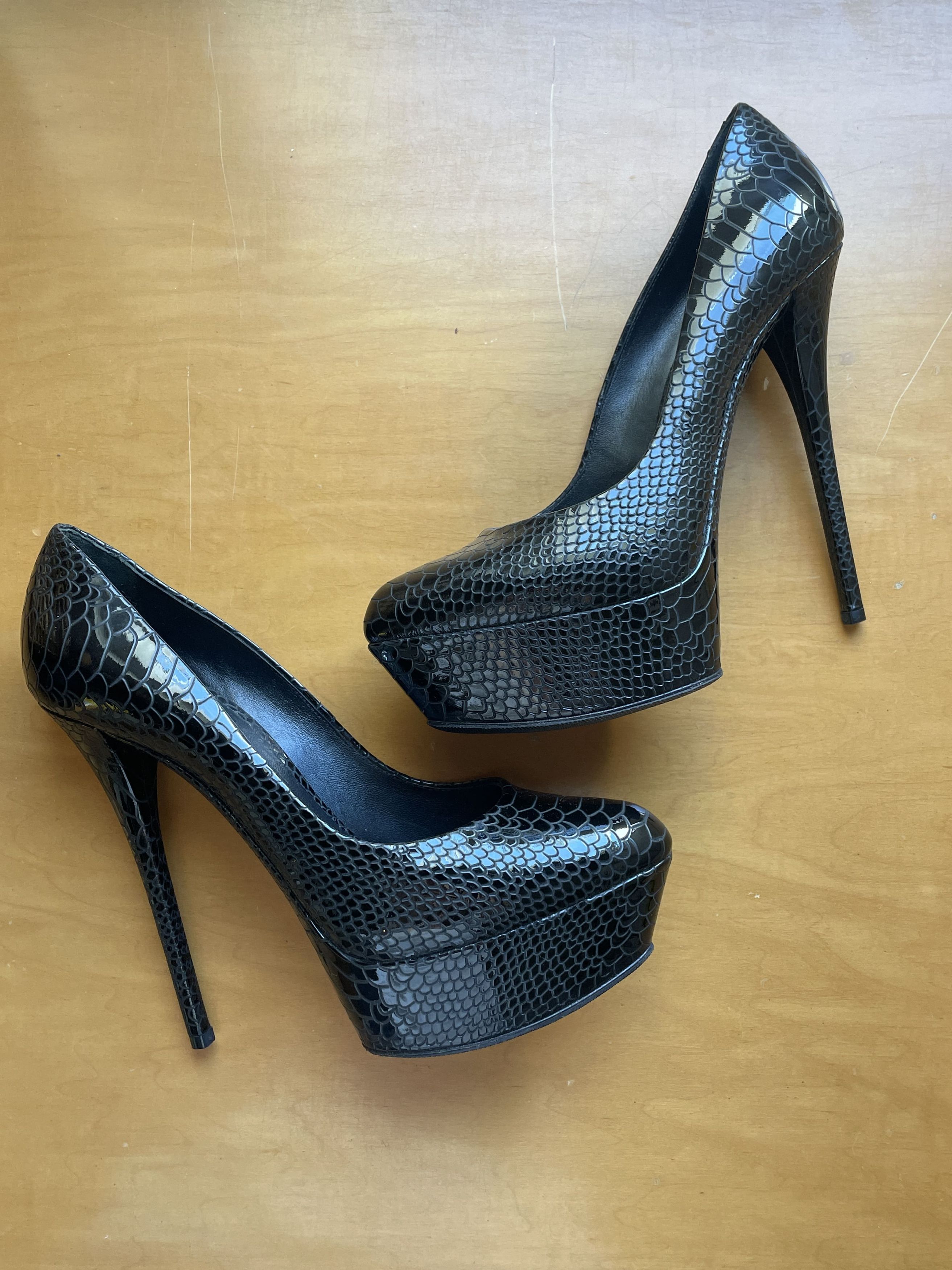 Casadei Casadei Platform Pump Black Croc Size US 6.5 / IT 36.5 - 4 Thumbnail