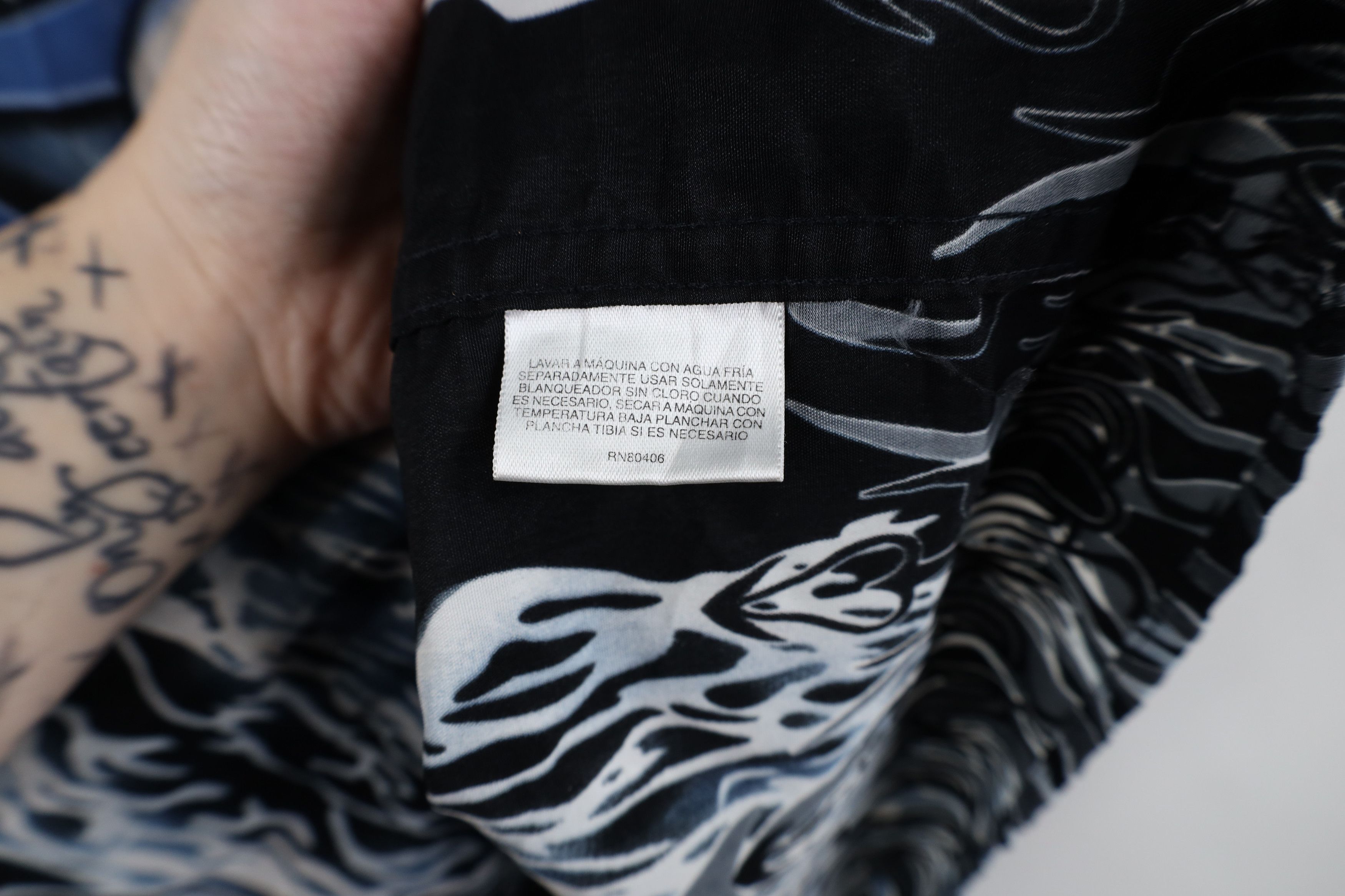 Vintage Vintage 90s Y2K Streetwear Skull Fire Flames Button Shirt Size US S / EU 44-46 / 1 - 9 Thumbnail