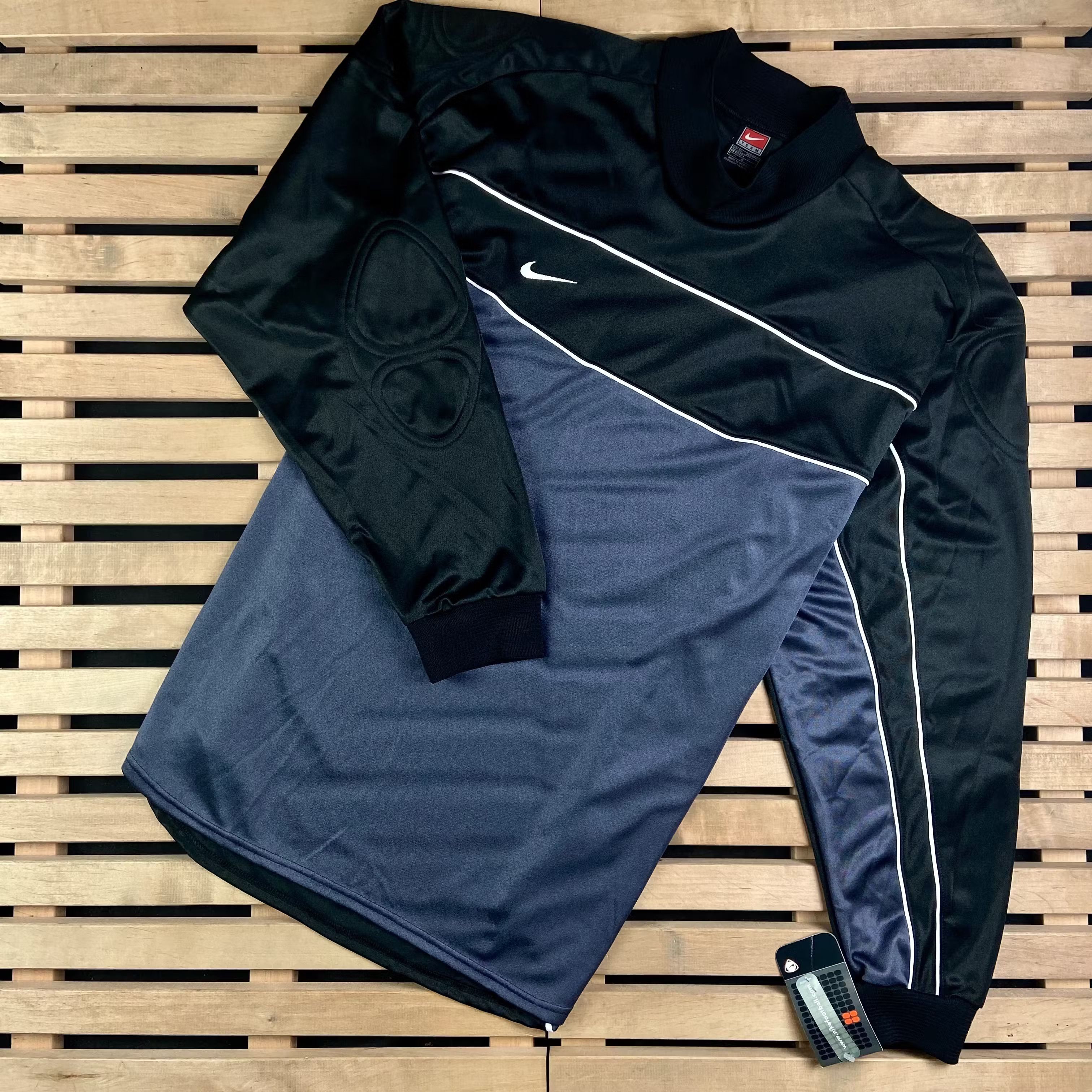 Nike × Vintage Mens Long Sleeve Sweatshirt Nike Team Vintage Size XXL 2XL Size US XXL / EU 58 / 5 - 1 Thumbnail
