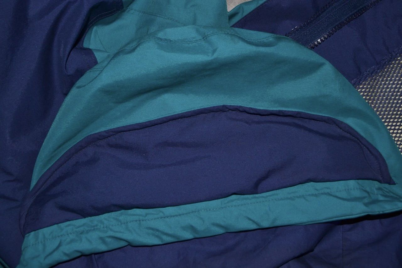 Berghaus × Vintage Vintage Berghaus Gore-Tex Jacket Windbreaker Women’s Size 12 Size L / US 10 / IT 46 - 14 Thumbnail