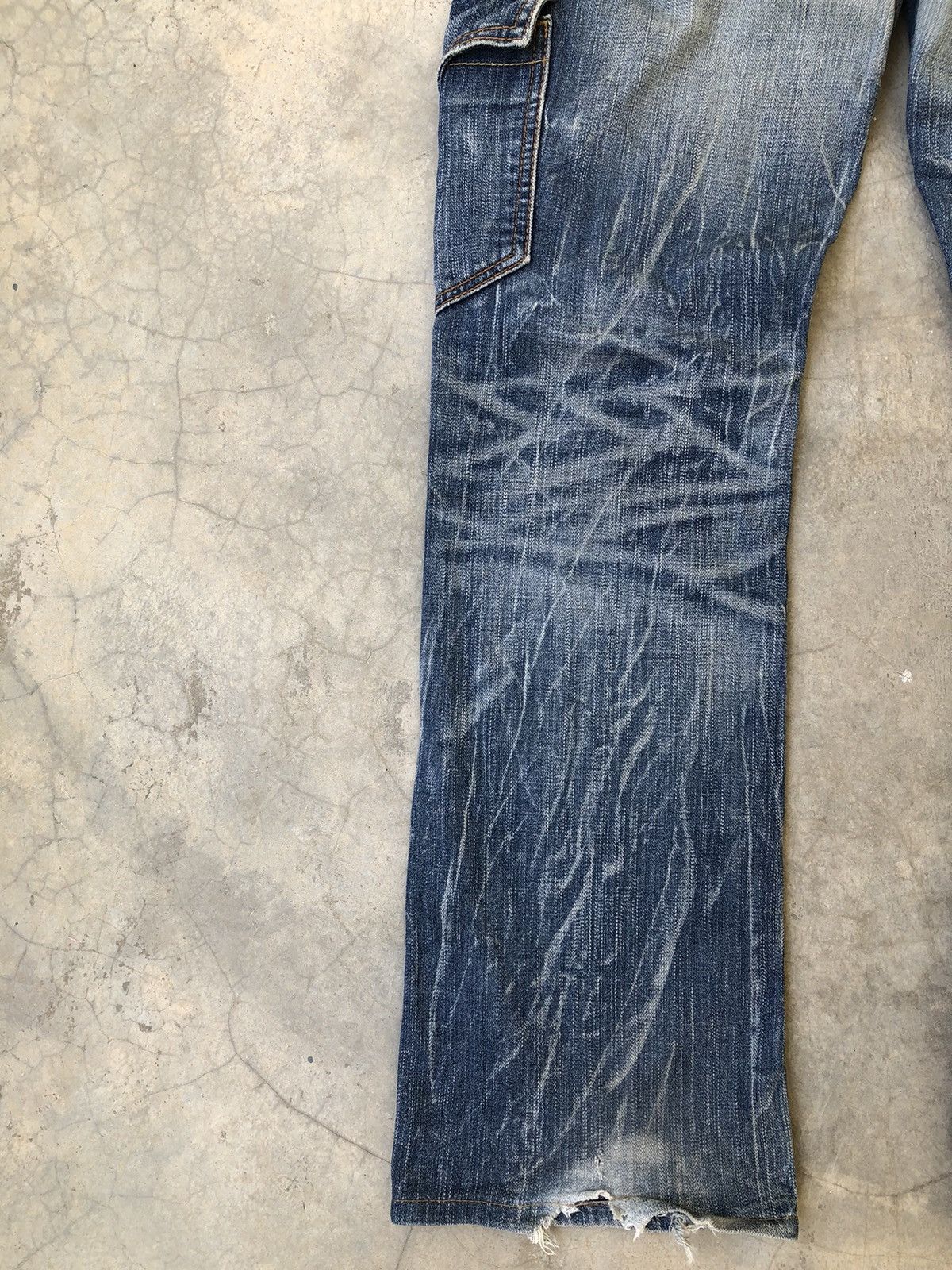 Le Grande Bleu (L.G.B.) Levis JAPAN With Side Pocket Flare Distressed Denim Size US 32 / EU 48 - 7 Thumbnail
