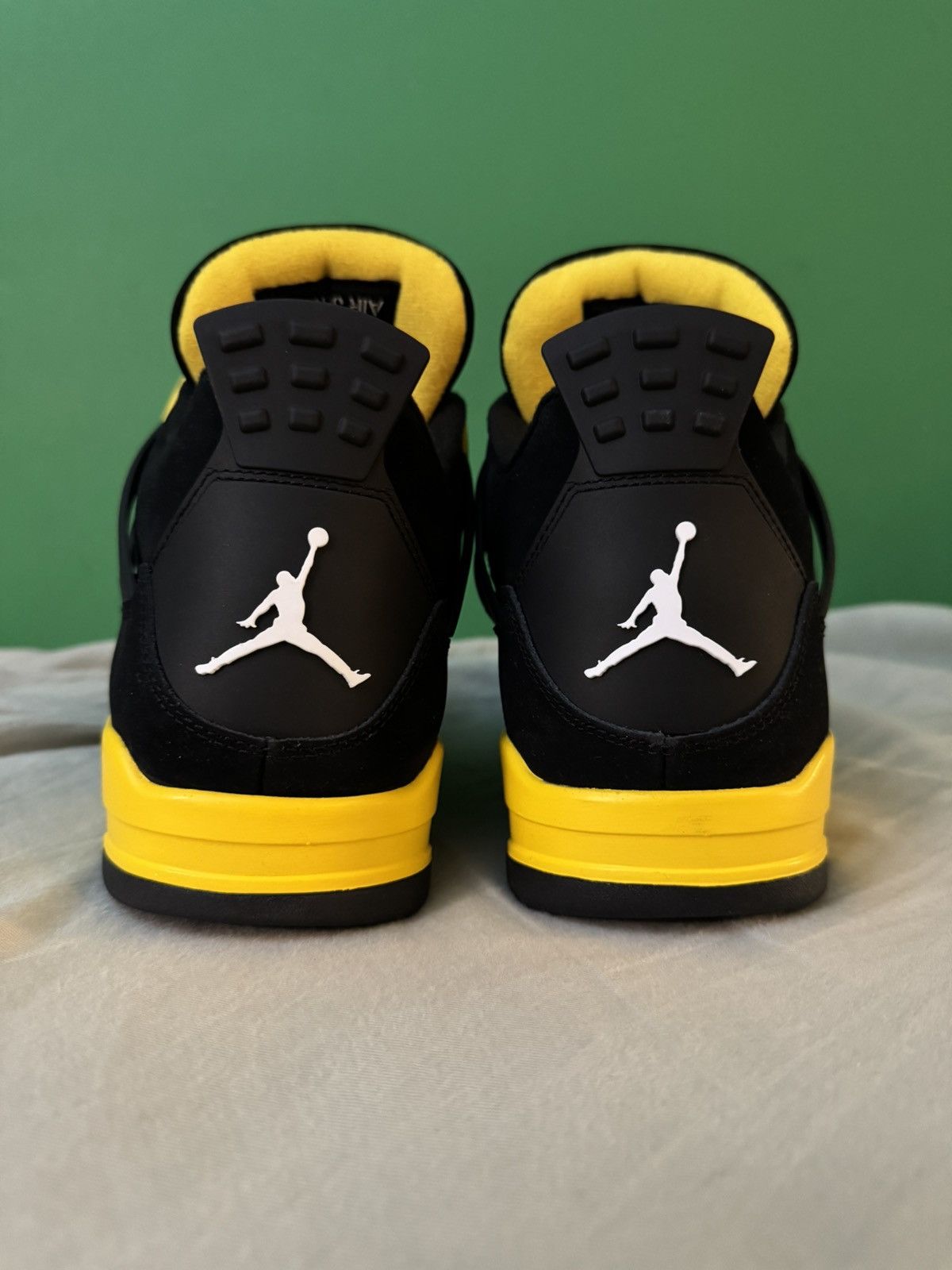 Jordan Brand Jordan 4 Thunder 2023 Size US 13 / EU 46 - 3 Thumbnail